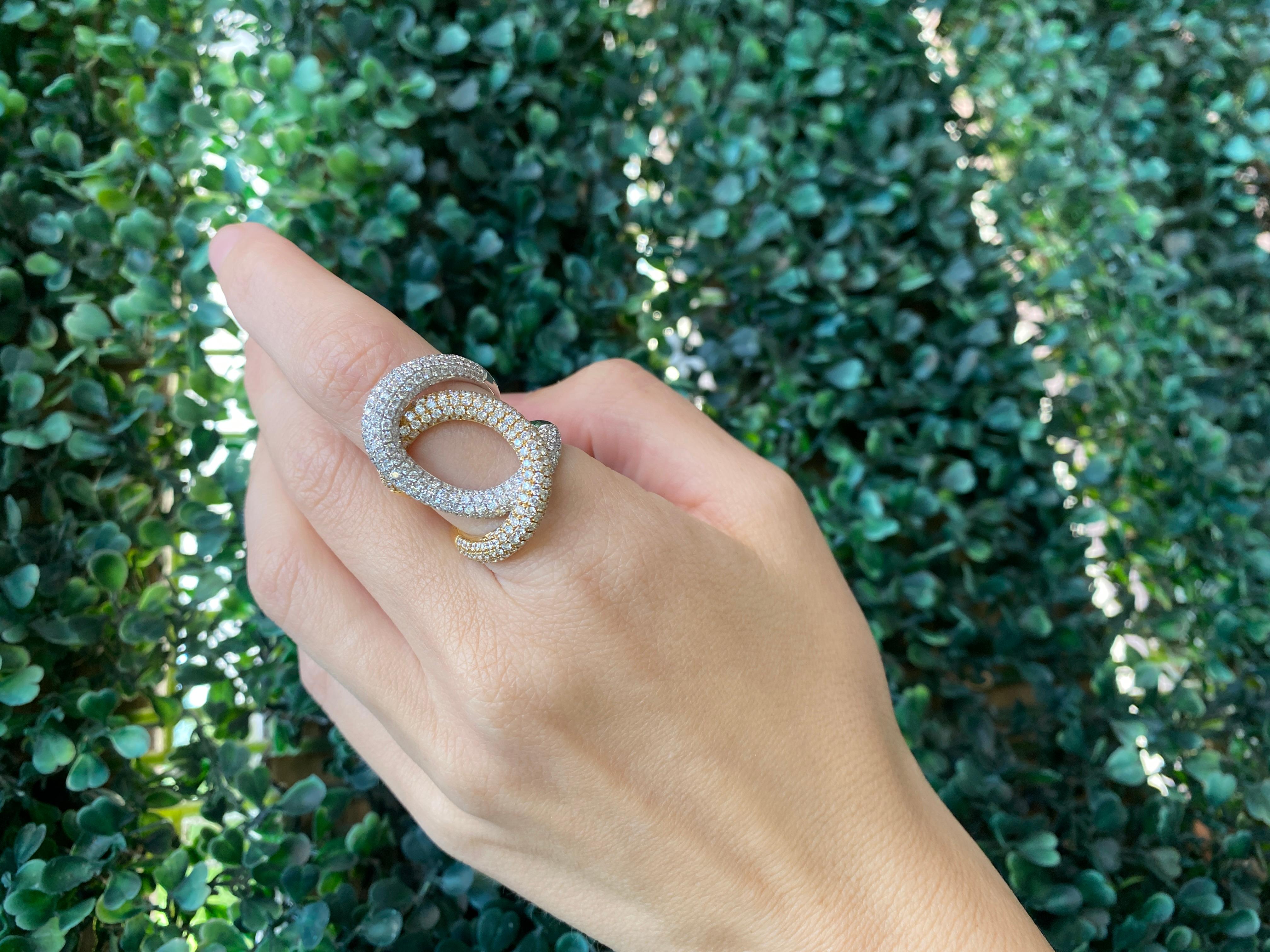 Anillo Espiral de Oro Blanco y Amarillo de 18 Quilates con Diamantes Engastados de 3,70 Quilates en venta 10
