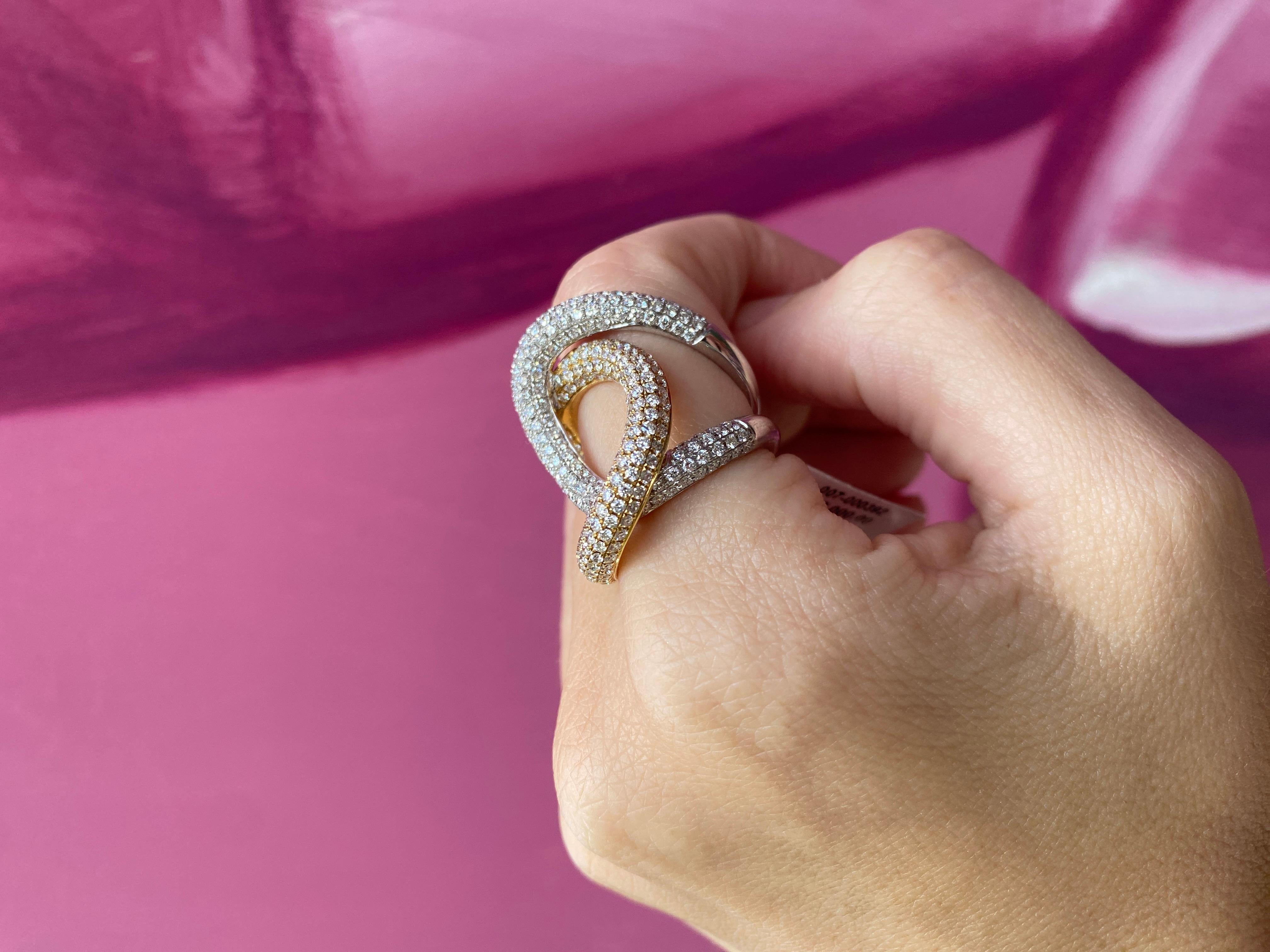 Anillo Espiral de Oro Blanco y Amarillo de 18 Quilates con Diamantes Engastados de 3,70 Quilates en venta 11