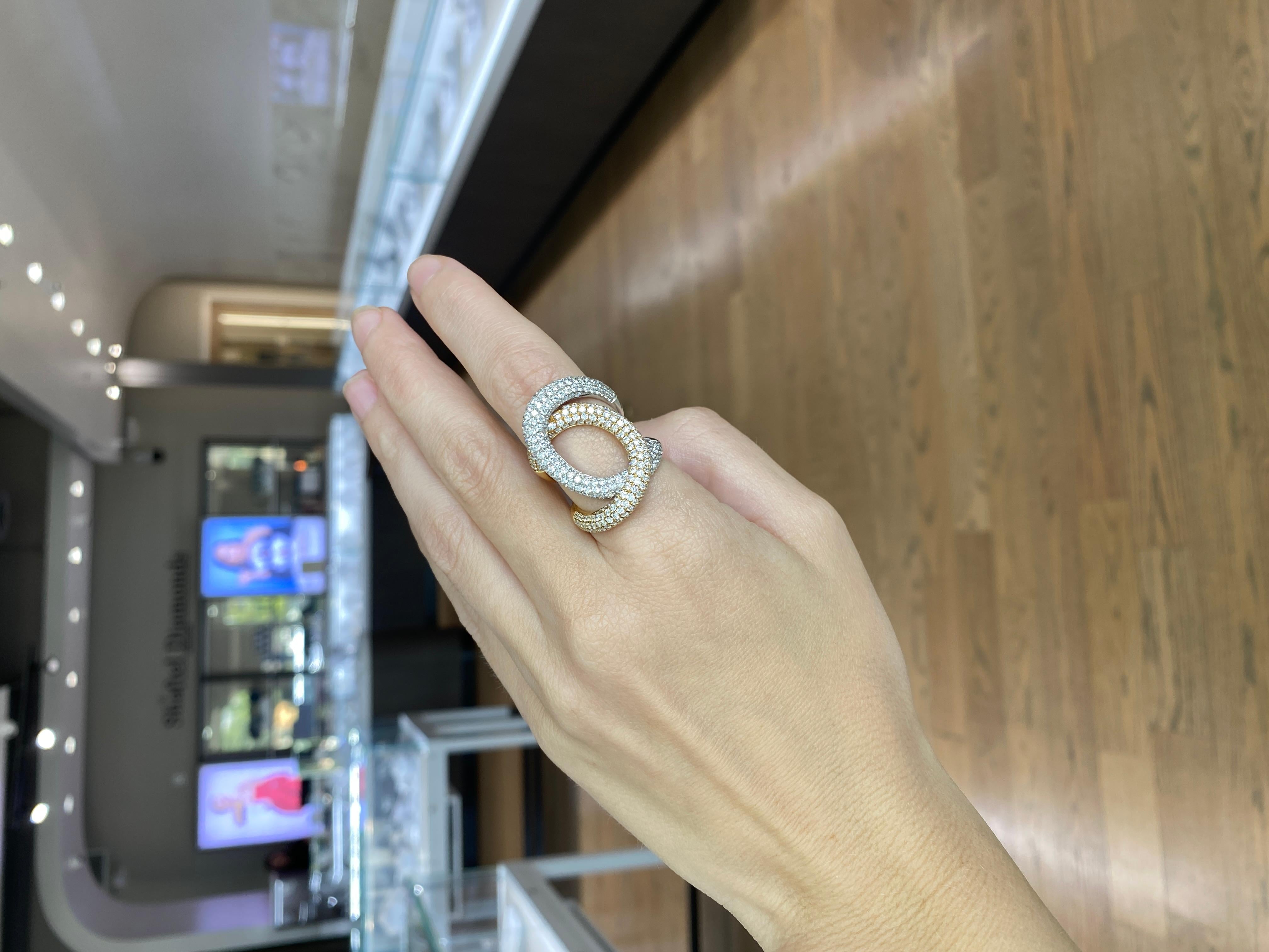Anillo Espiral de Oro Blanco y Amarillo de 18 Quilates con Diamantes Engastados de 3,70 Quilates en venta 14