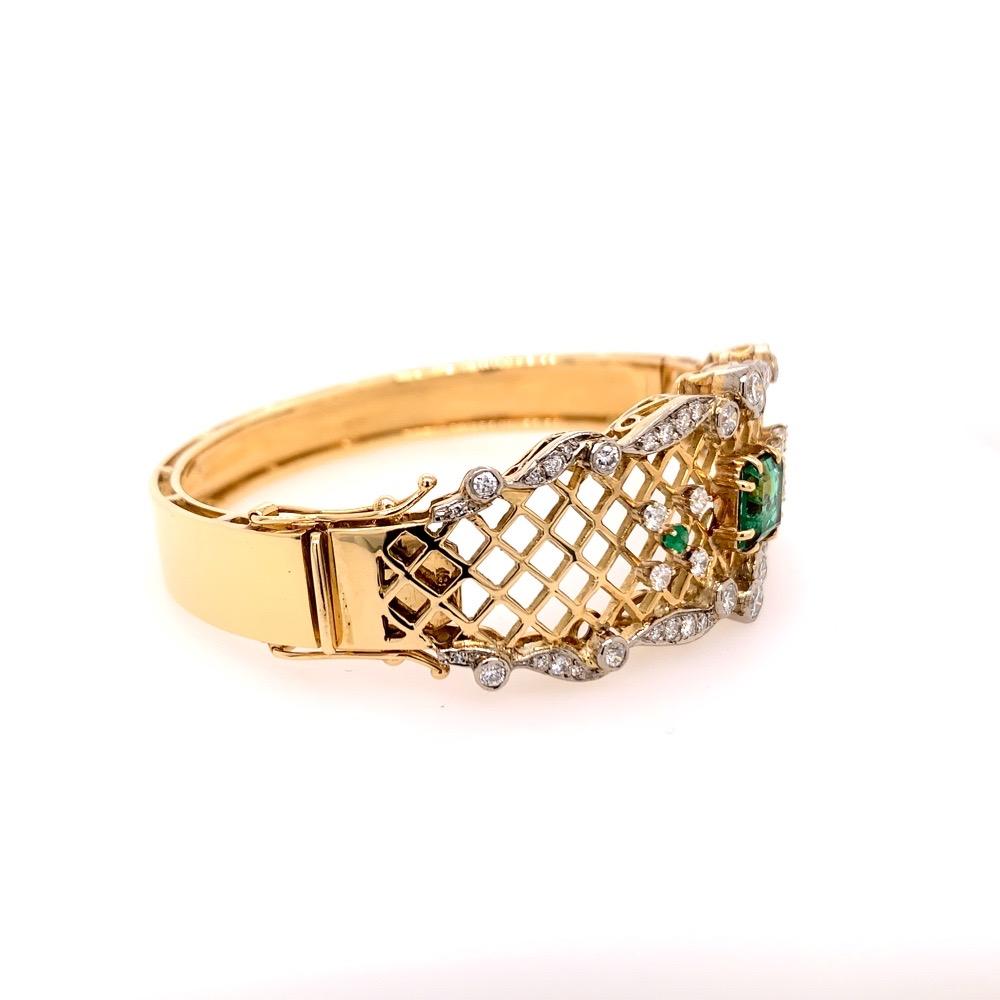 Women's 3.70 Carat Retro Gold Bangle Natural Green Emerald & Diamond Bracelet circa 1970 For Sale