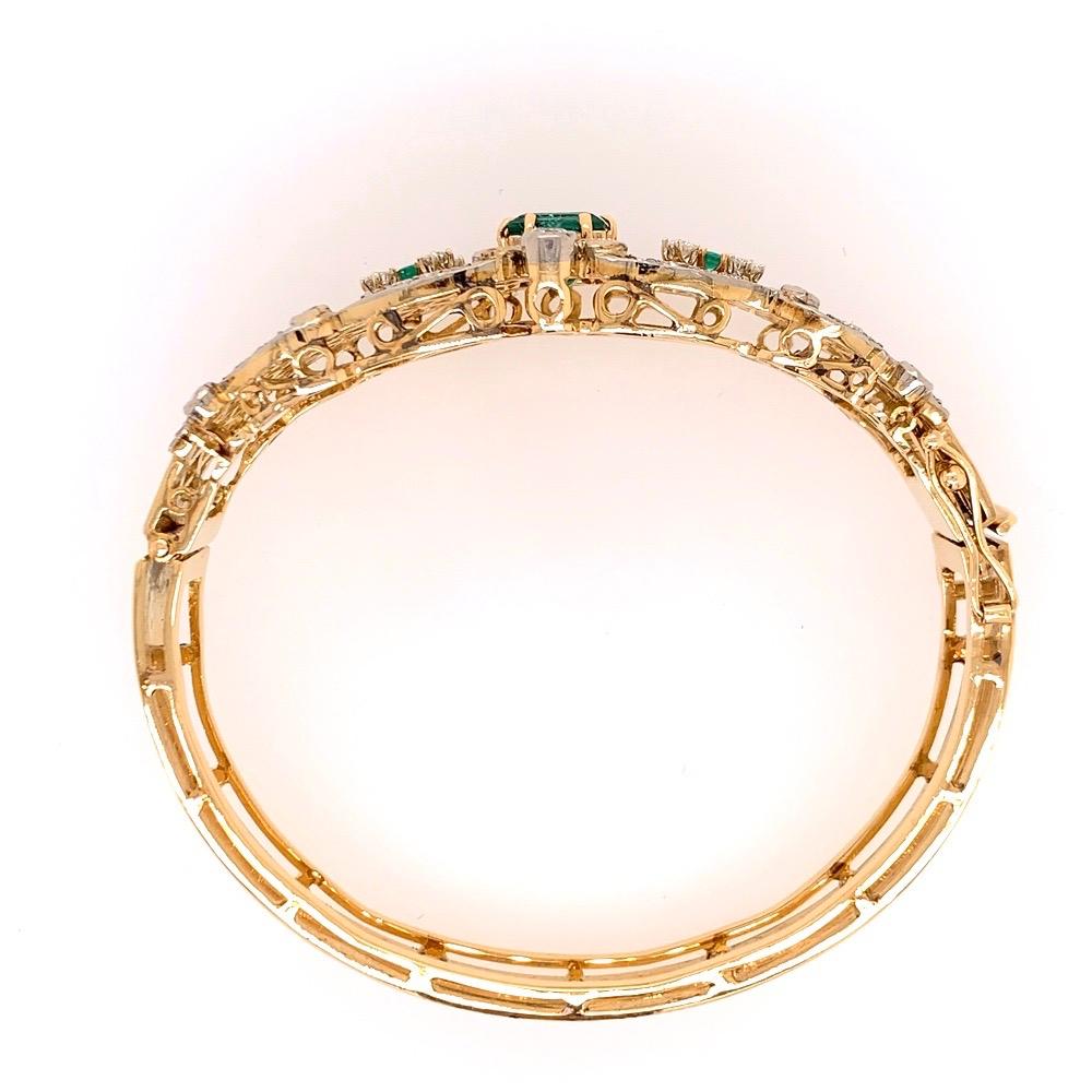 3.70 Carat Retro Gold Bangle Natural Green Emerald & Diamond Bracelet circa 1970 For Sale 2