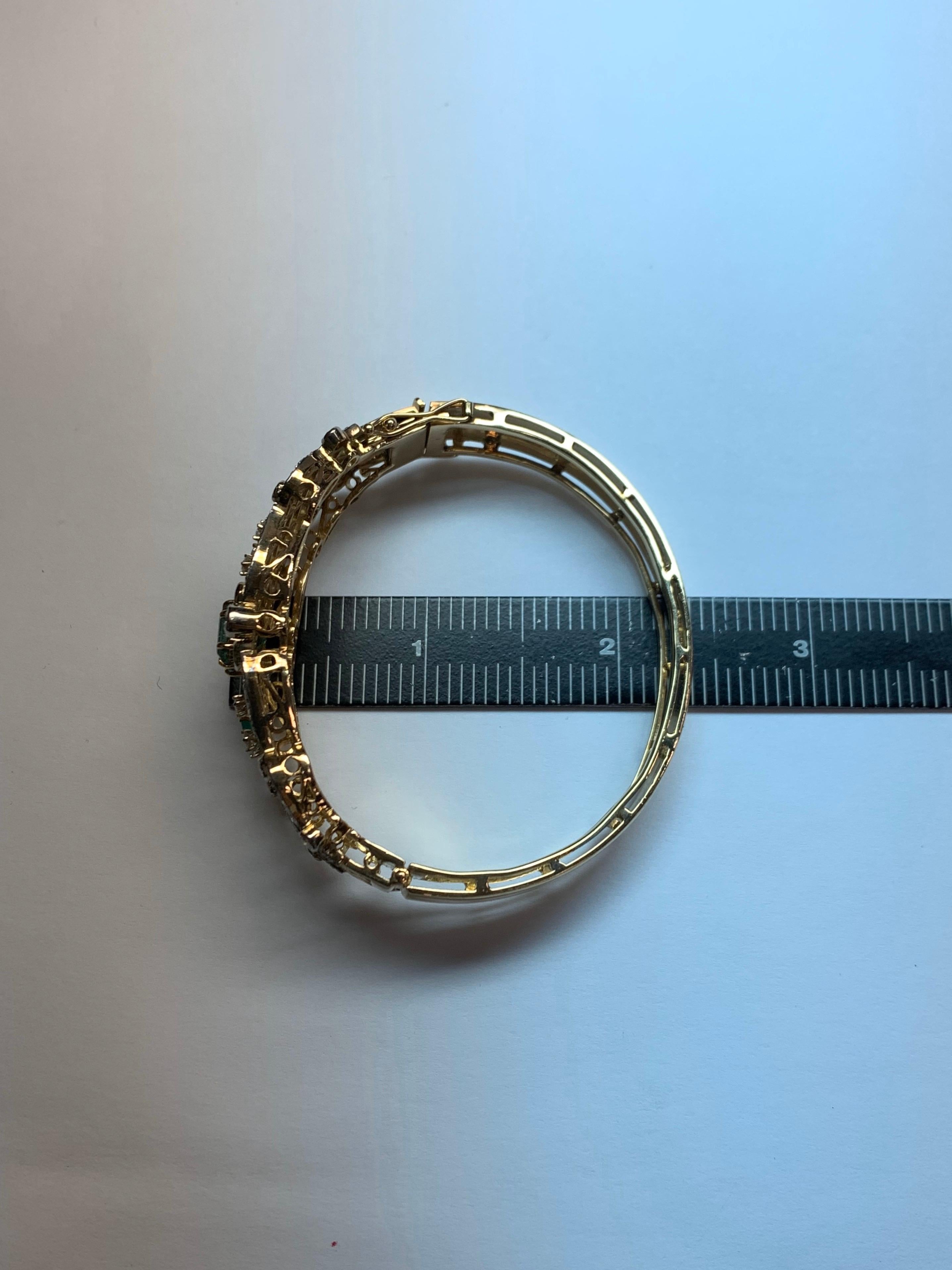 Bracelet rétro en or 3,70 carats avec émeraudes vertes naturelles et diamants, c. 1970 en vente 2