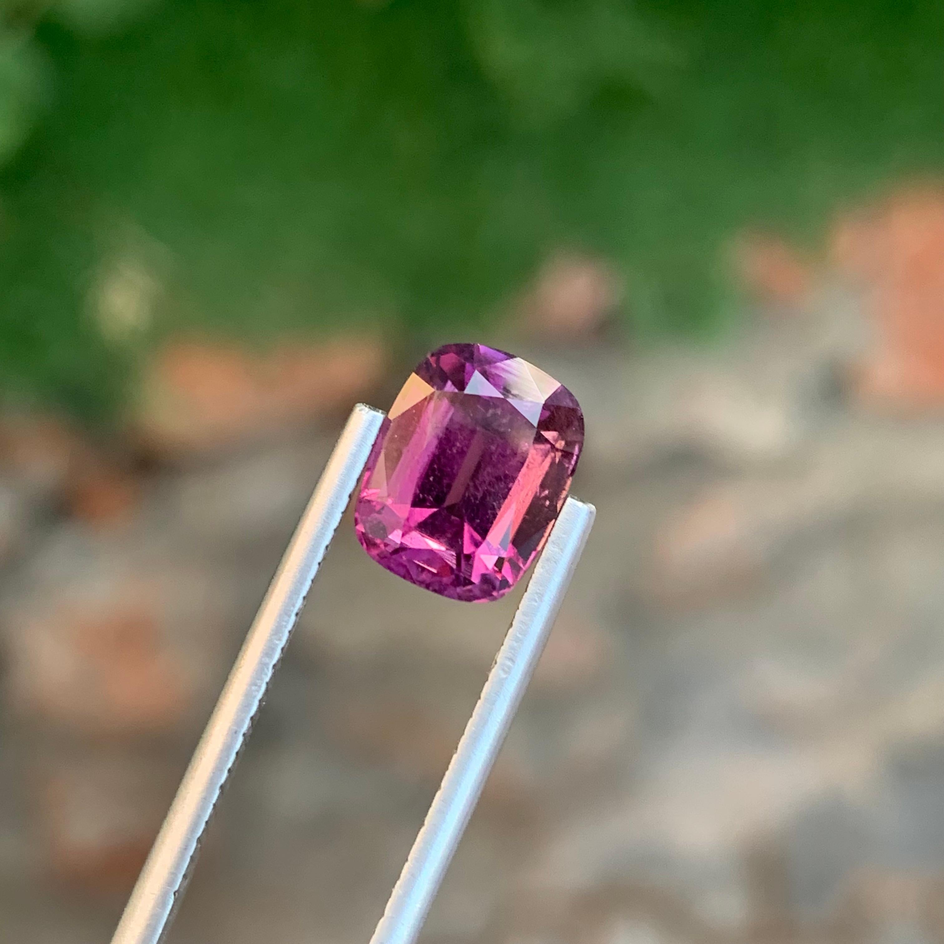 3,70 quilates gema natural única facetada de turmalina roja rosácea en forma de cojín Artes y manualidades en venta