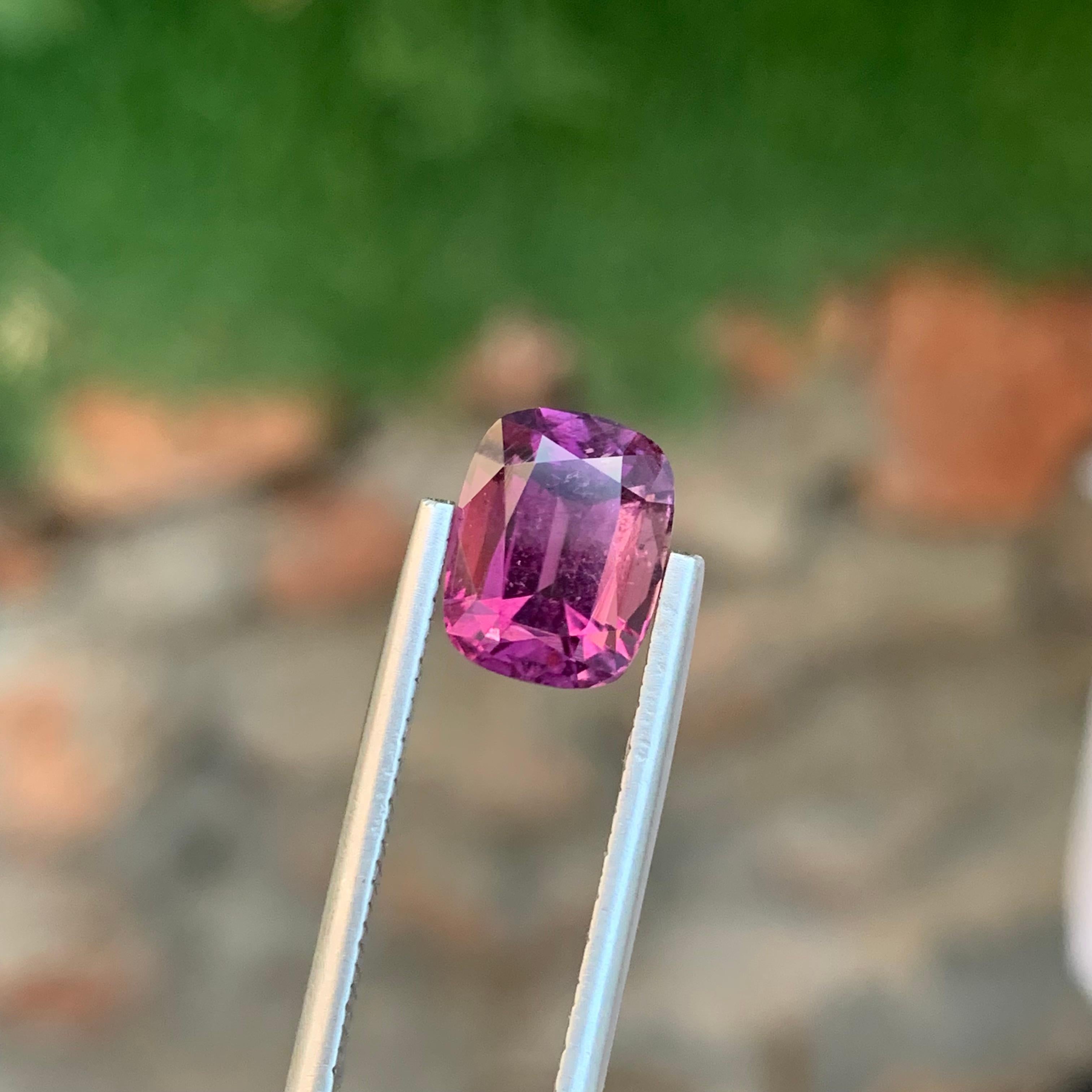 3,70 quilates gema natural única facetada de turmalina roja rosácea en forma de cojín Corte cojín en venta
