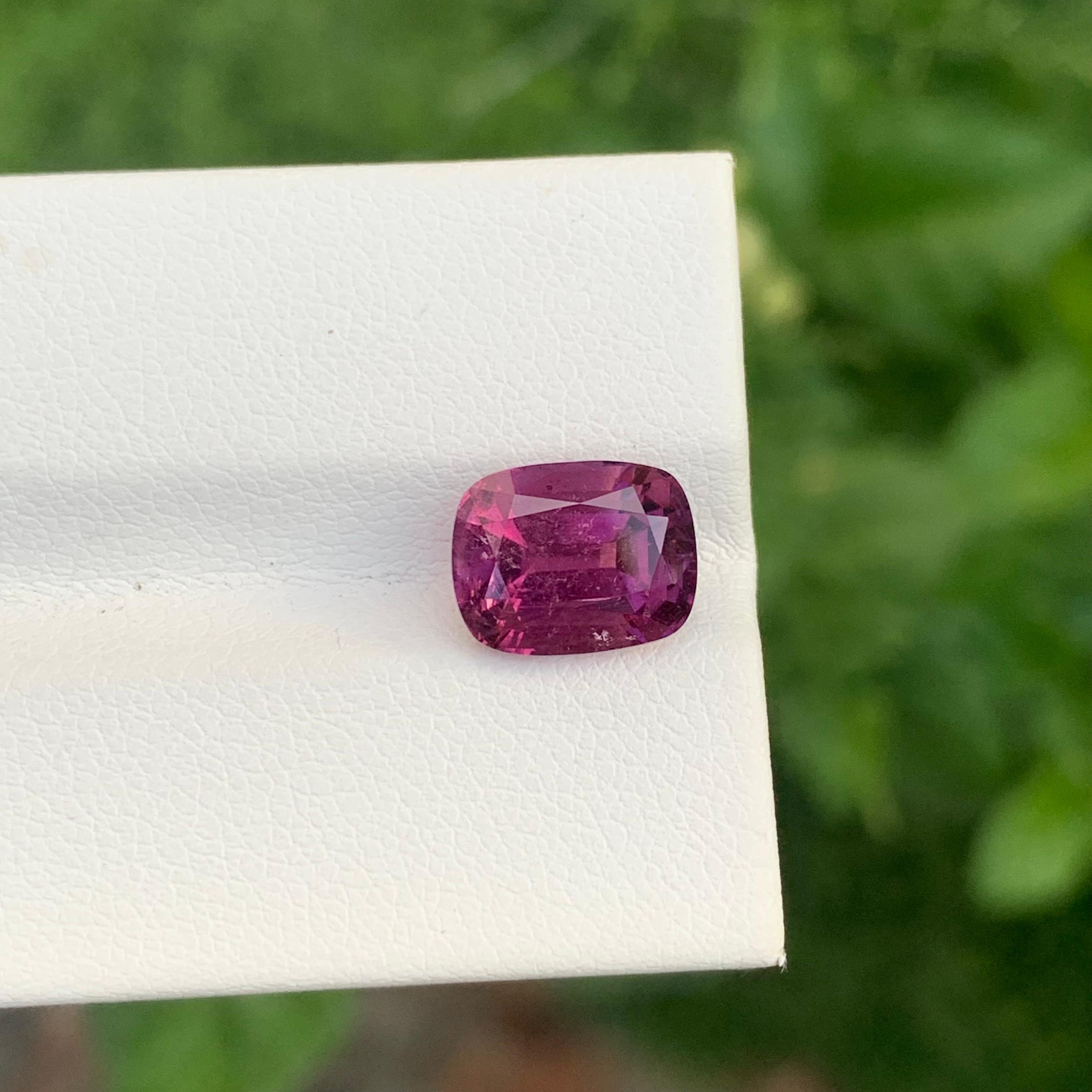 3,70 quilates gema natural única facetada de turmalina roja rosácea en forma de cojín en venta 1