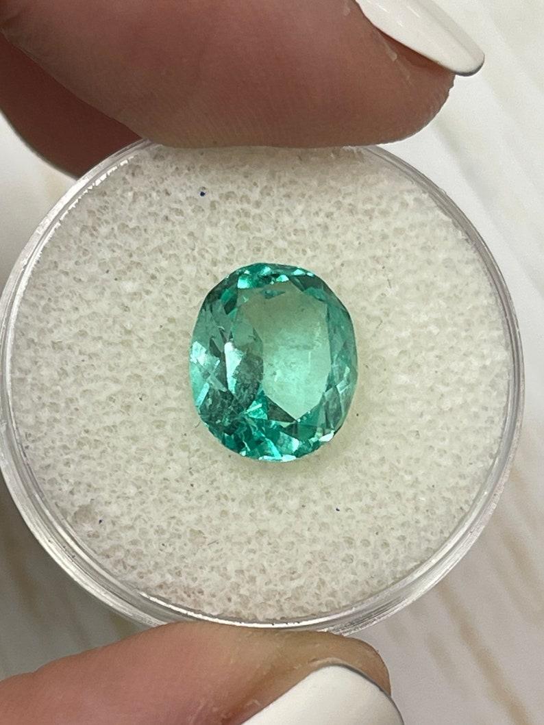 3.70 Carat VS Clarity Green Colombian Emerald Oval Cut - May Birthstone Gem In New Condition For Sale In Jupiter, FL