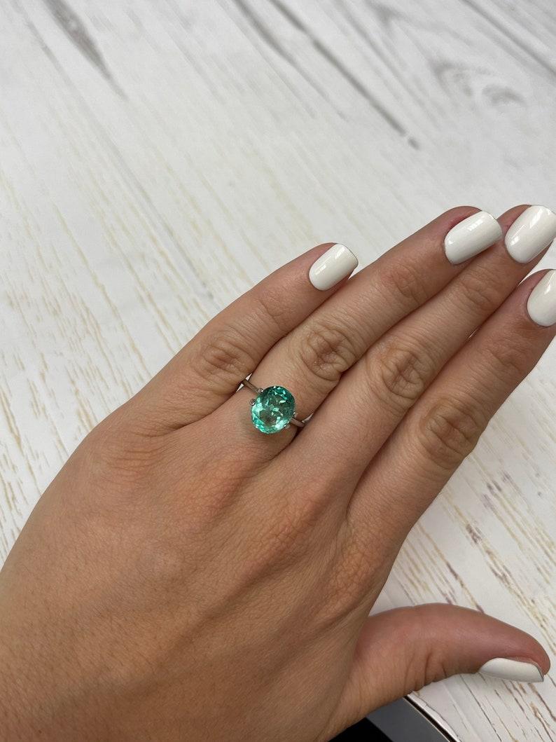 3.70 Carat VS Clarity Green Colombian Emerald Oval Cut - May Birthstone Gem For Sale 2