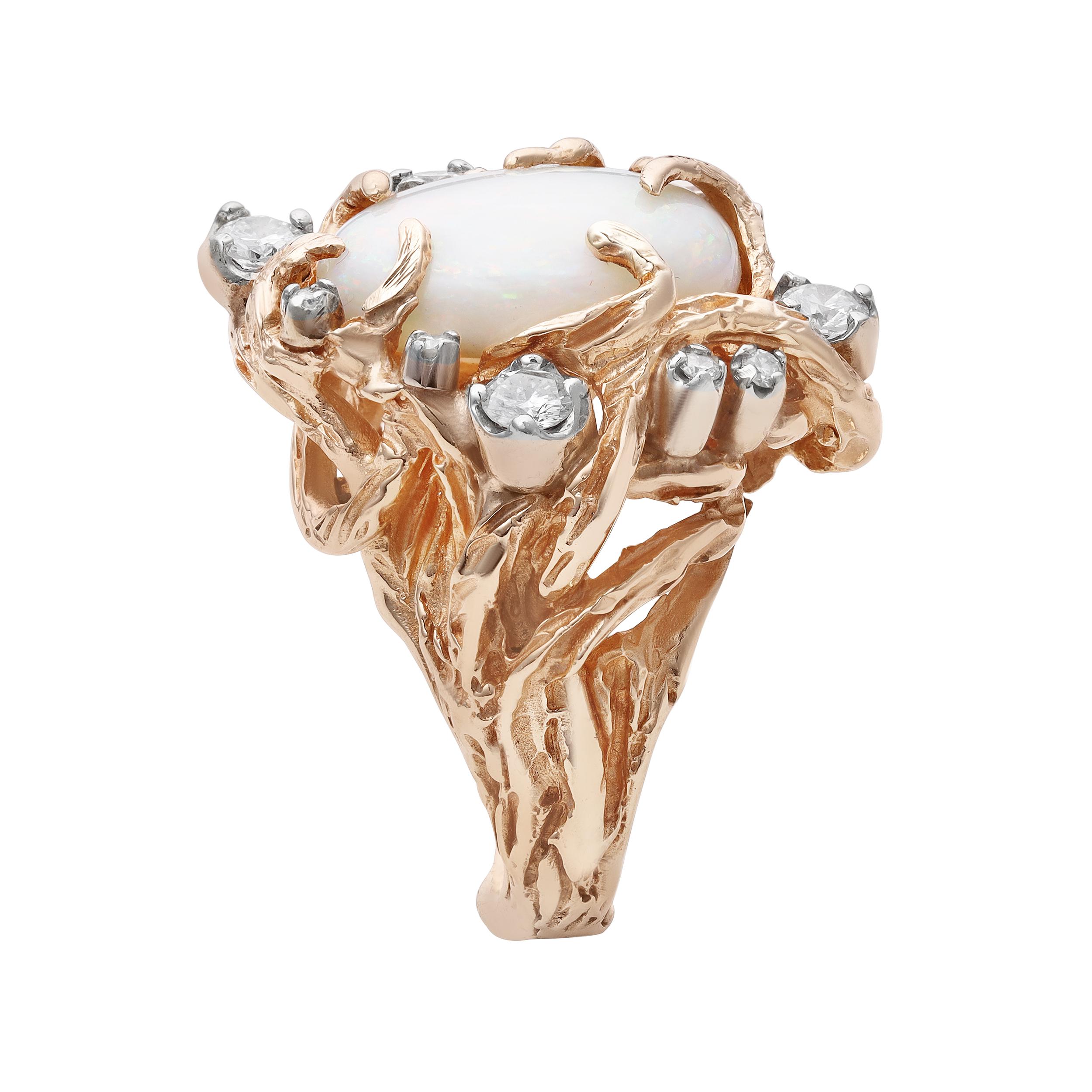 Anillo de cóctel de oro amarillo con ópalo blanco etíope y diamantes en cabujón de 3,70 quilates Contemporáneo en venta