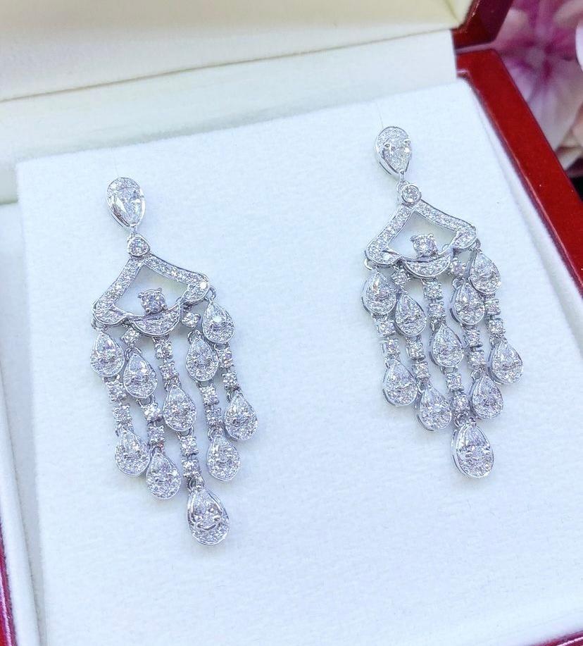 Orecchini con diamanti naturali da 3,70 carati in oro 18 carati in vendita 6