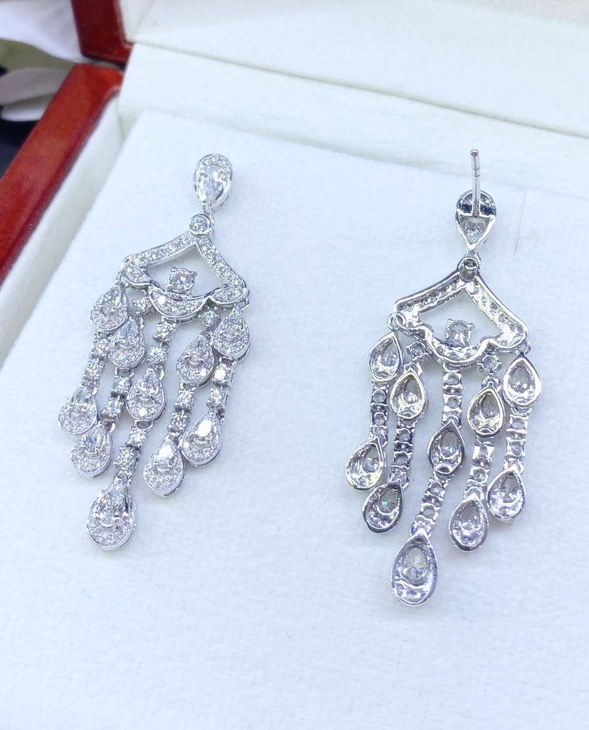 Orecchini con diamanti naturali da 3,70 carati in oro 18 carati in vendita 4