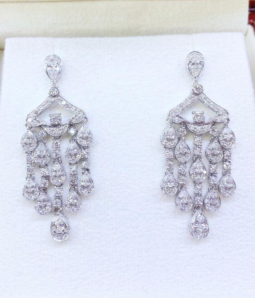 Orecchini con diamanti naturali da 3,70 carati in oro 18 carati in vendita 5