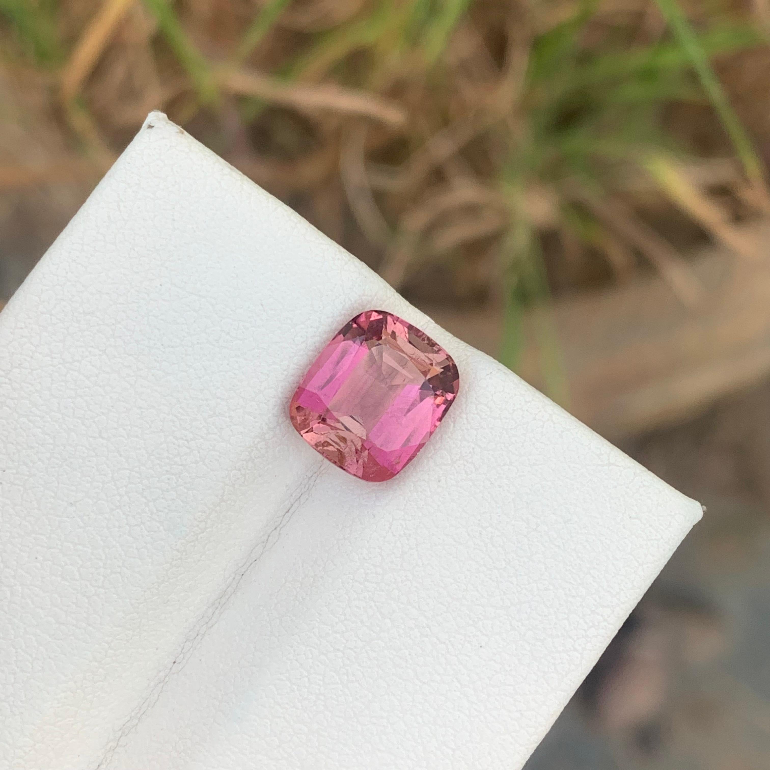Women's or Men's 3.70 Carats Natural Loose Pink Tourmaline Peach Color Shade For Ring Jewellery  For Sale