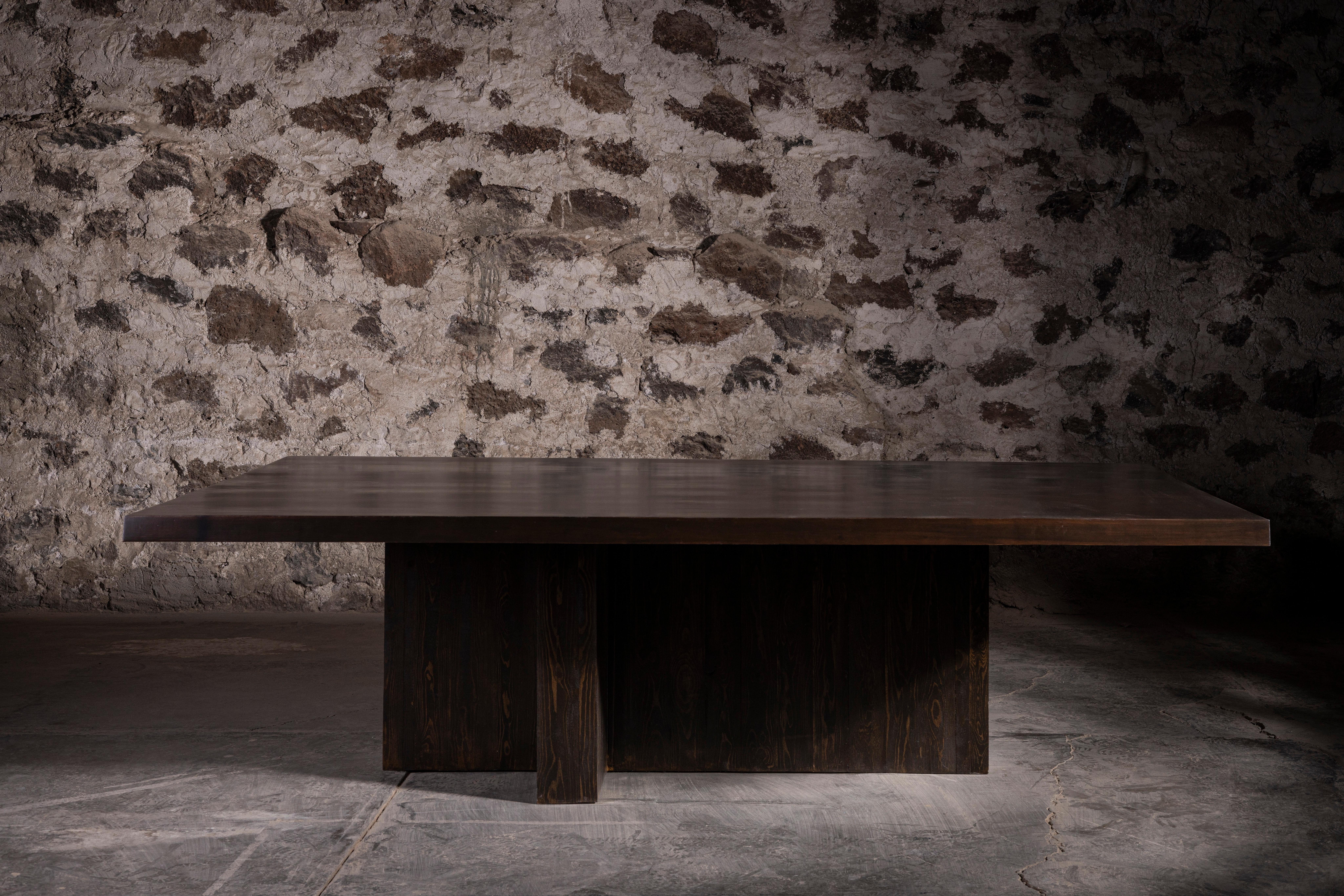 Autre 3702 Table de salle à manger en chêne et pin massif par No Age Studio en vente