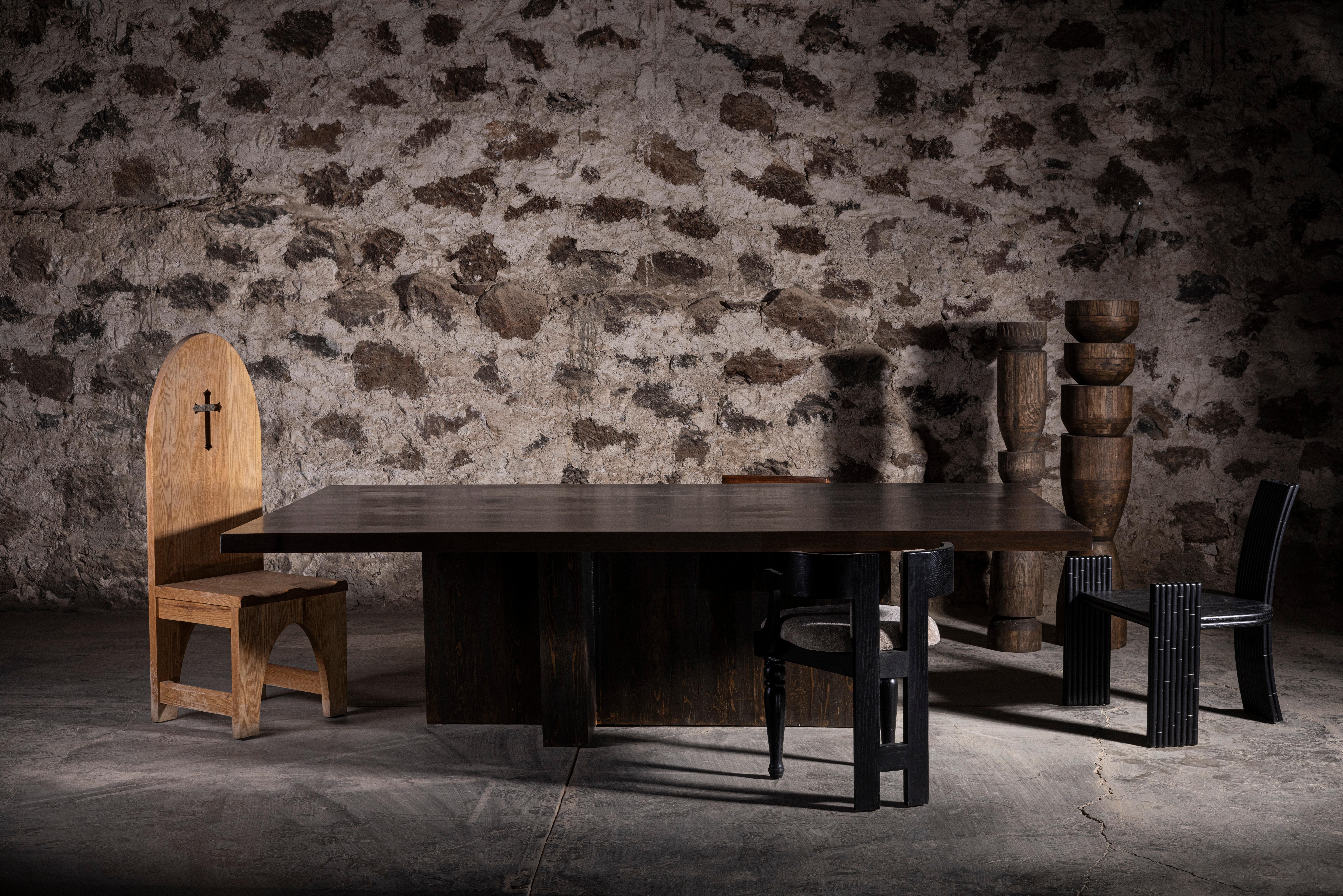 3702 Table de salle à manger en chêne et pin massif par No Age Studio Neuf - En vente à Geneve, CH