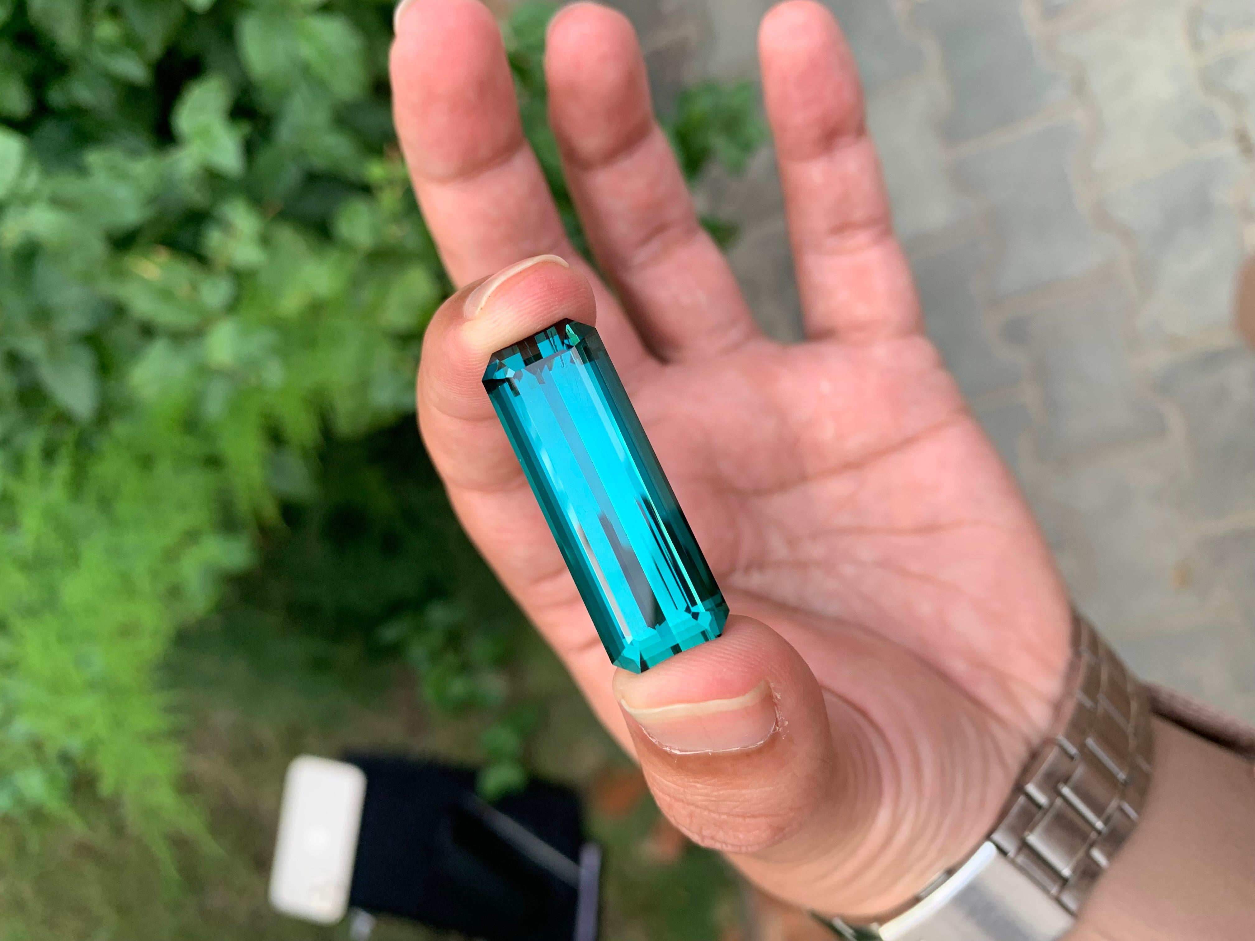 Lose Indicolith Turmalin

Gewicht: 37,04 Karat
Abmessung: 34 x 12 x 9 mm
Herkunft: Kunar Afghanistan
Form: Langer Smaragd
Farbe: Blau
Behandlung: Nicht
Zertifikat: Auf Anfrage

Der Turmalin ist ein faszinierender Edelstein, der für seine