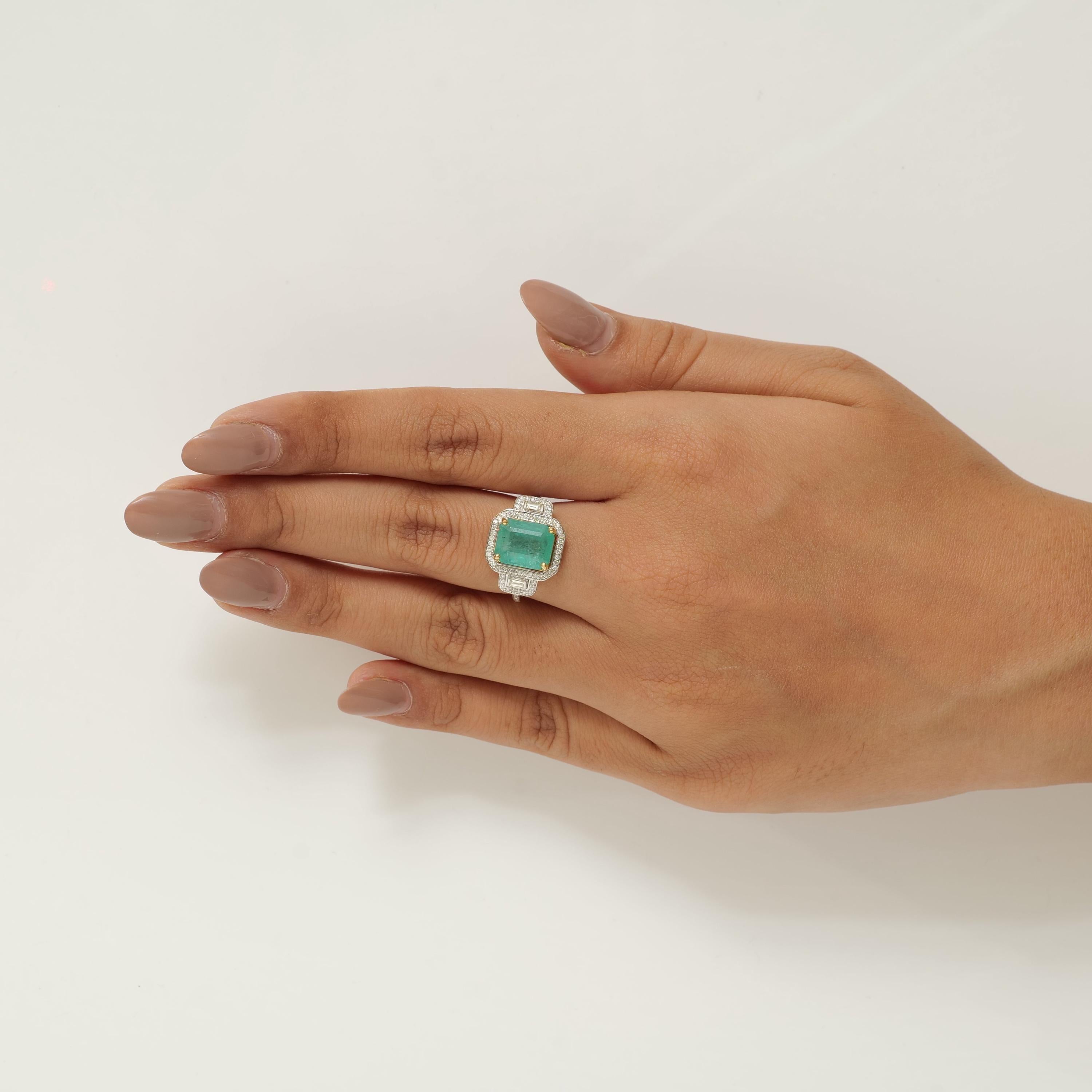 Anillo de diamantes con gema esmeralda de 3,70 ct en oro macizo de 14k (certificado) Corte redondo en venta