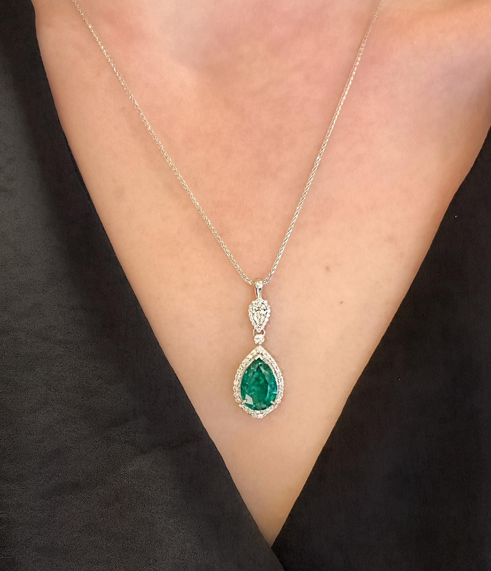3.71 Carat Pear Shaped Emerald & Diamonds Pendant in 18K White Gold 2