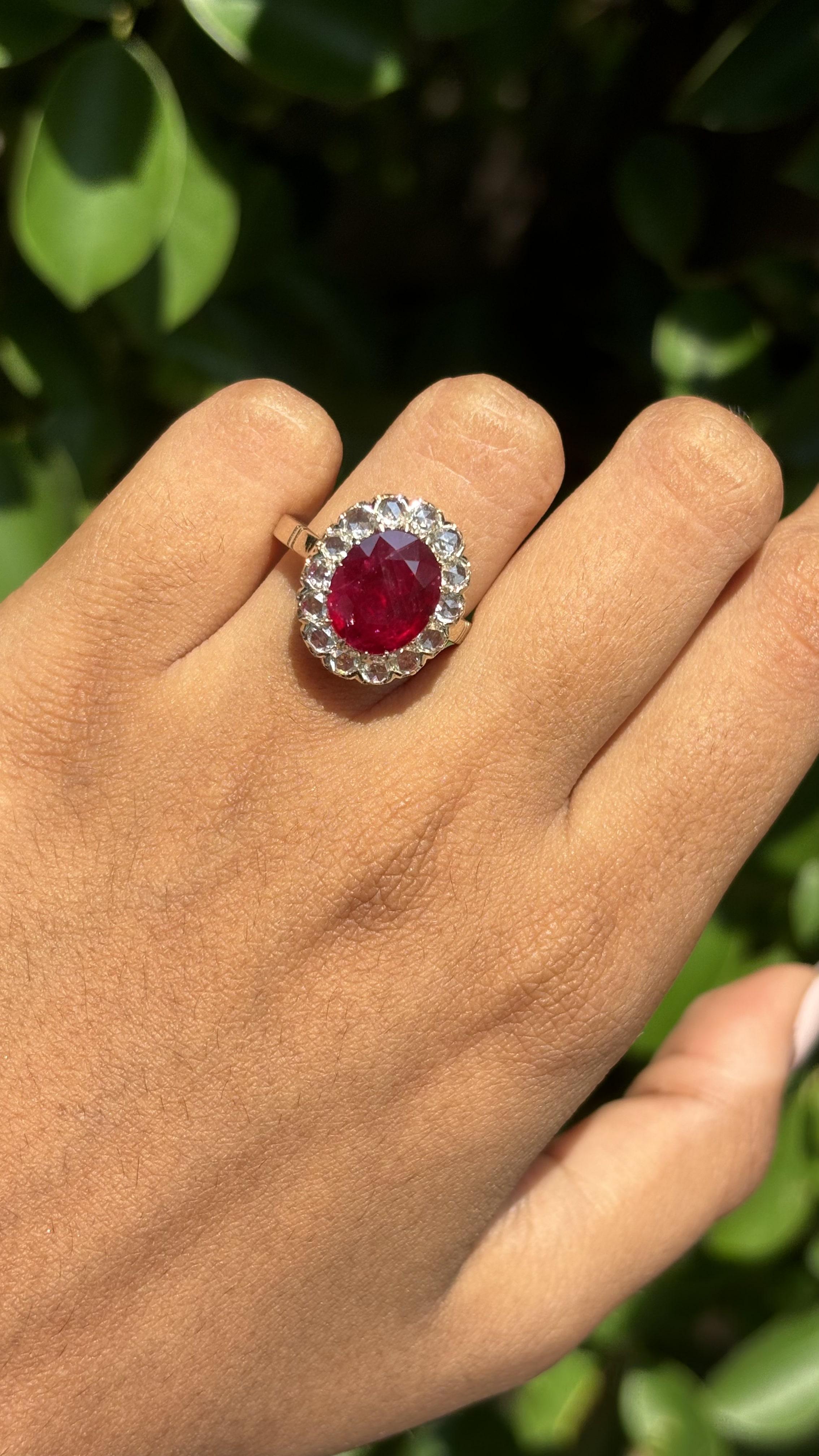 3.71 Carat Pigeon Blood Ruby & Rose Cut Diamonds Statement Ring in 18K Gold In New Condition In Bangkok, TH