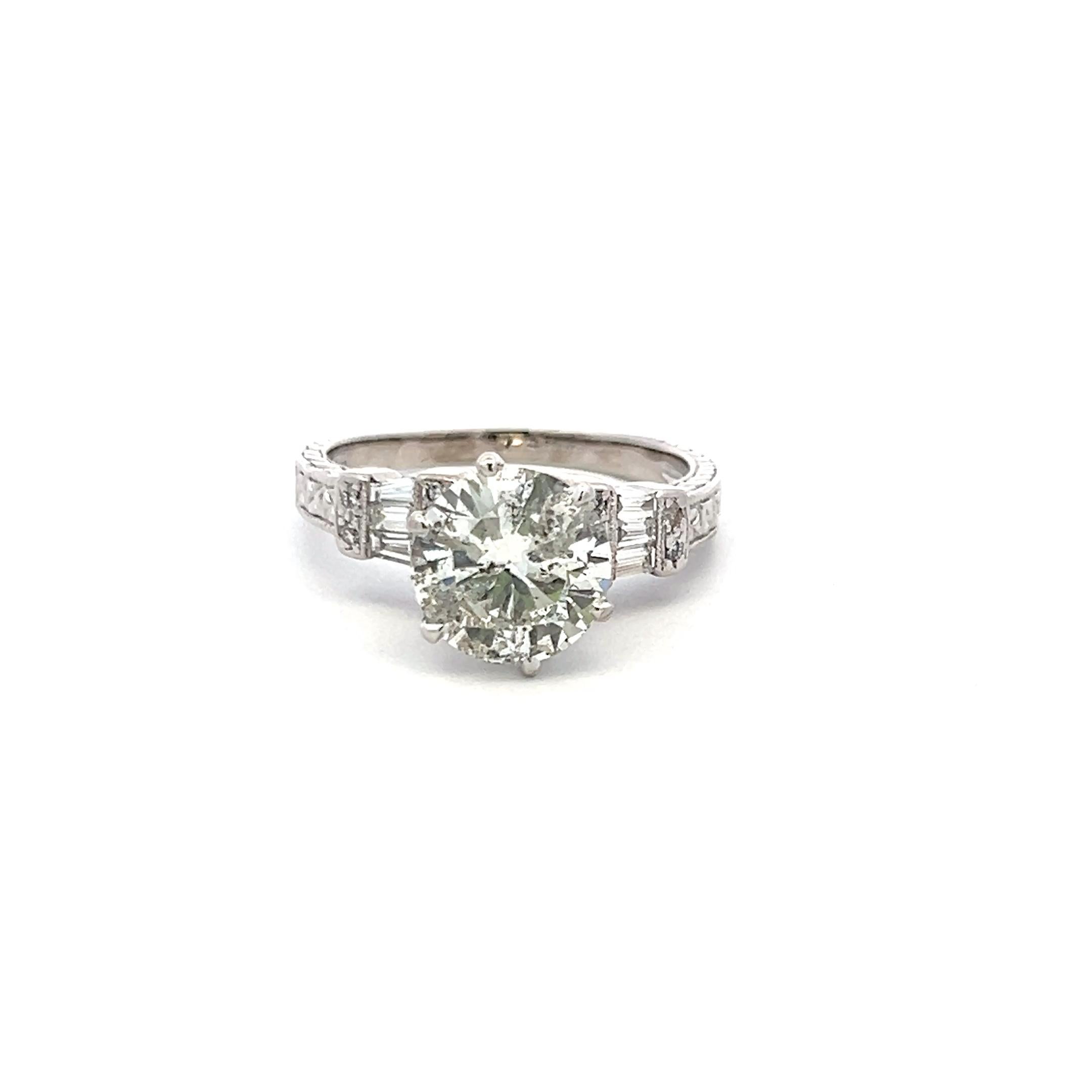 Bague de fiançailles en platine avec diamant rond et baguette de 3,71 carats Pour femmes en vente
