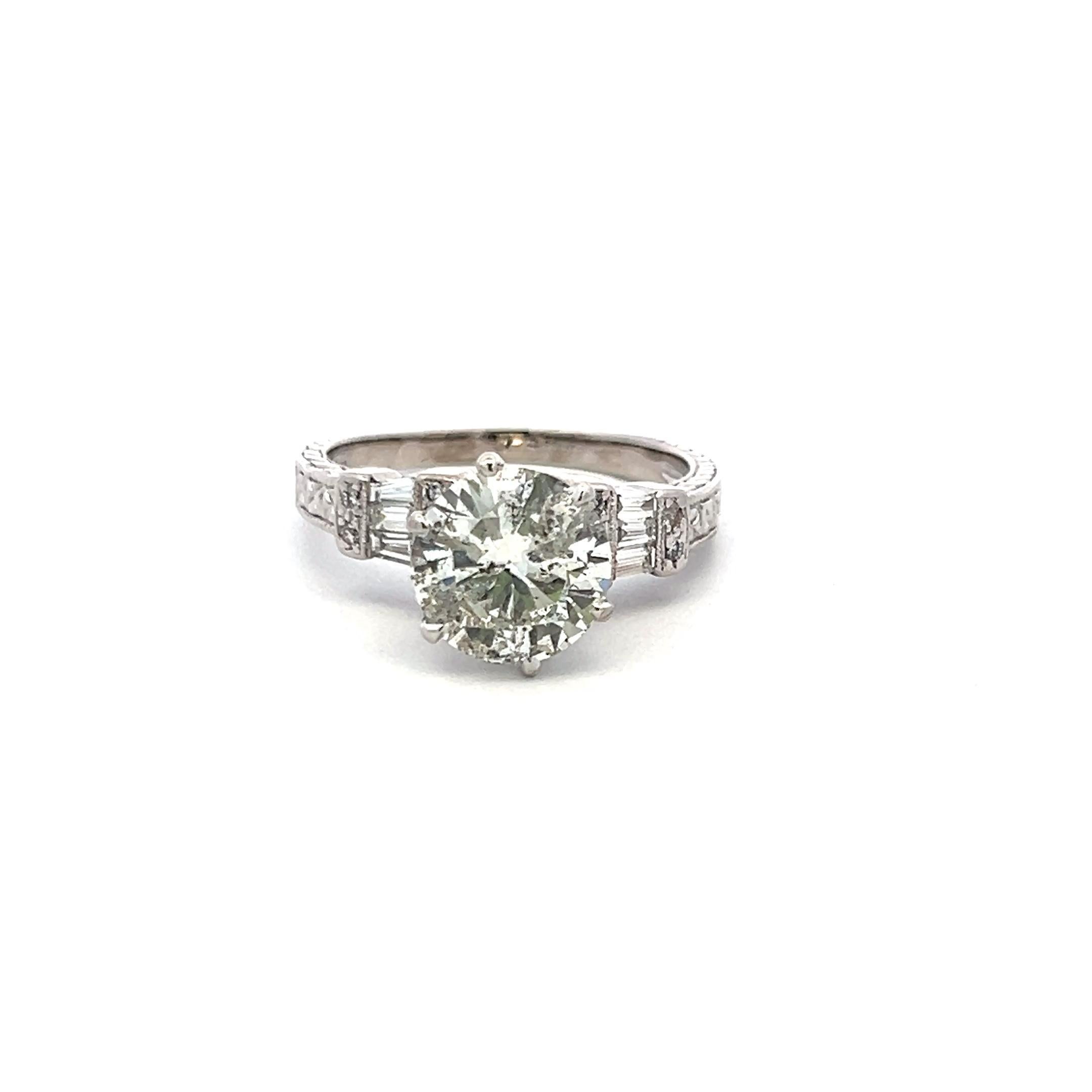 Bague de fiançailles en platine avec diamant rond et baguette de 3,71 carats en vente