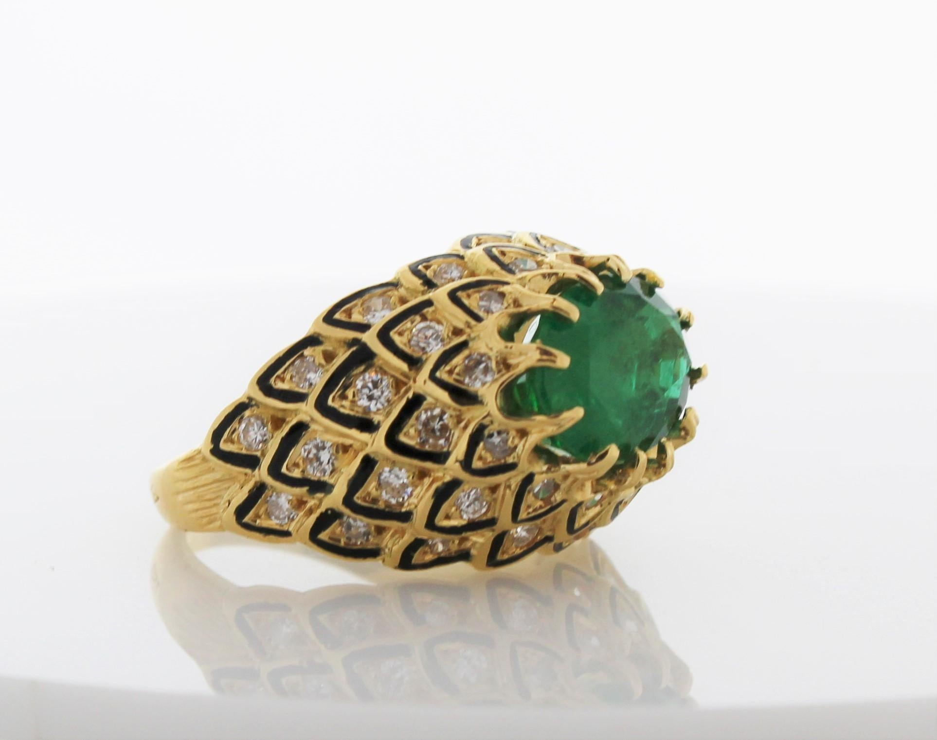 3,71 Ovaler Smaragd- und Diamantring aus 18 Karat Gelbgold (Zeitgenössisch) im Angebot