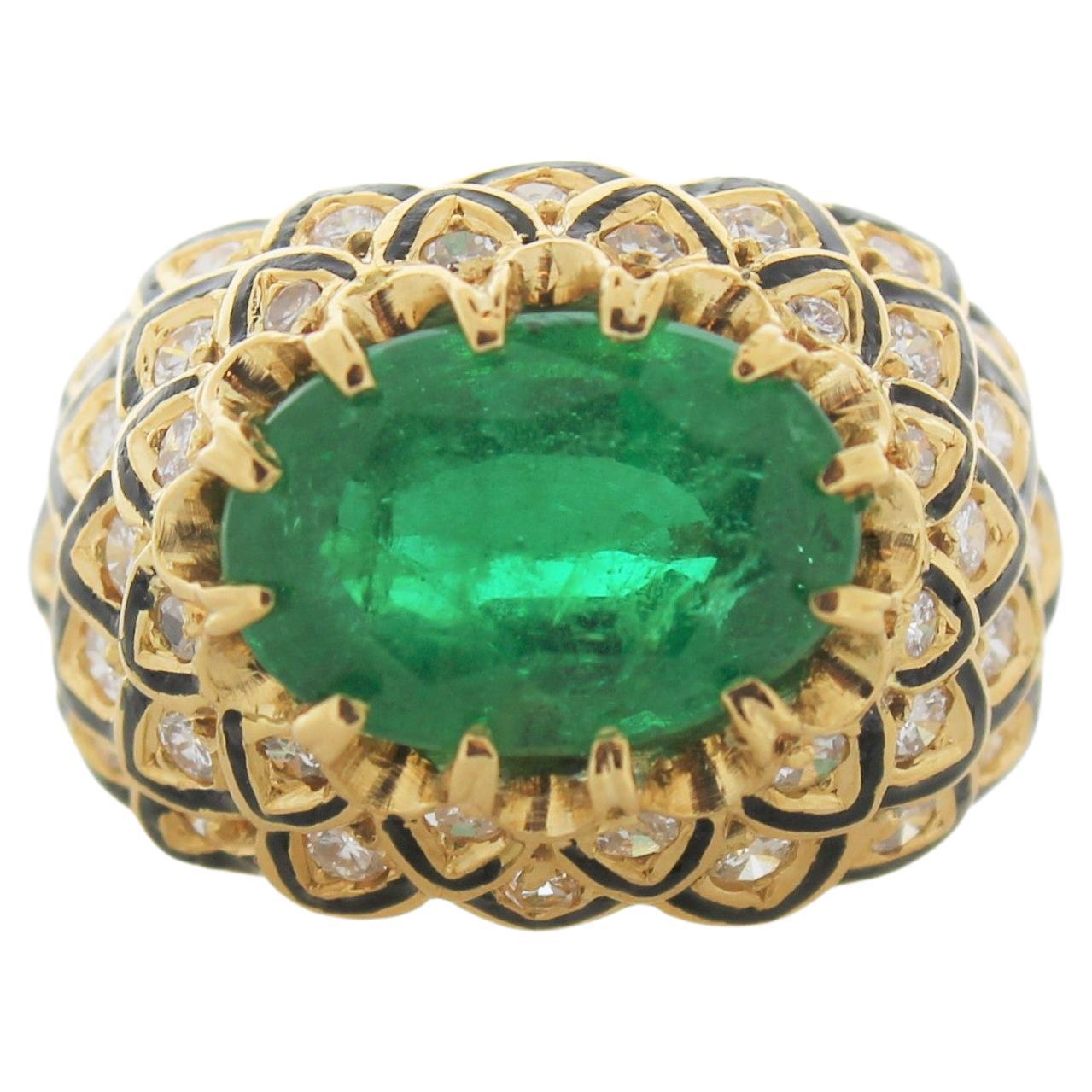 3,71 Ovaler Smaragd- und Diamantring aus 18 Karat Gelbgold im Angebot