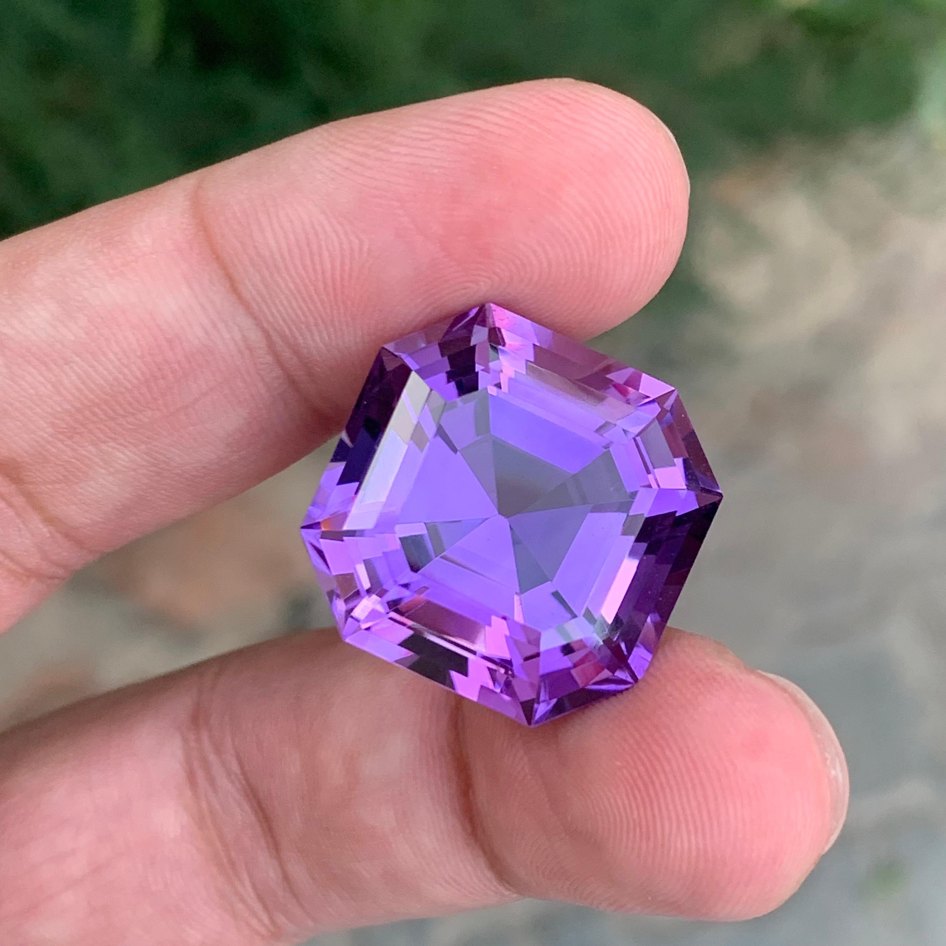 37.15 Carat Natural Loose Amethyst Octagon Shape Gemstone (Améthyste en vrac en forme d'octogone) en vente 4
