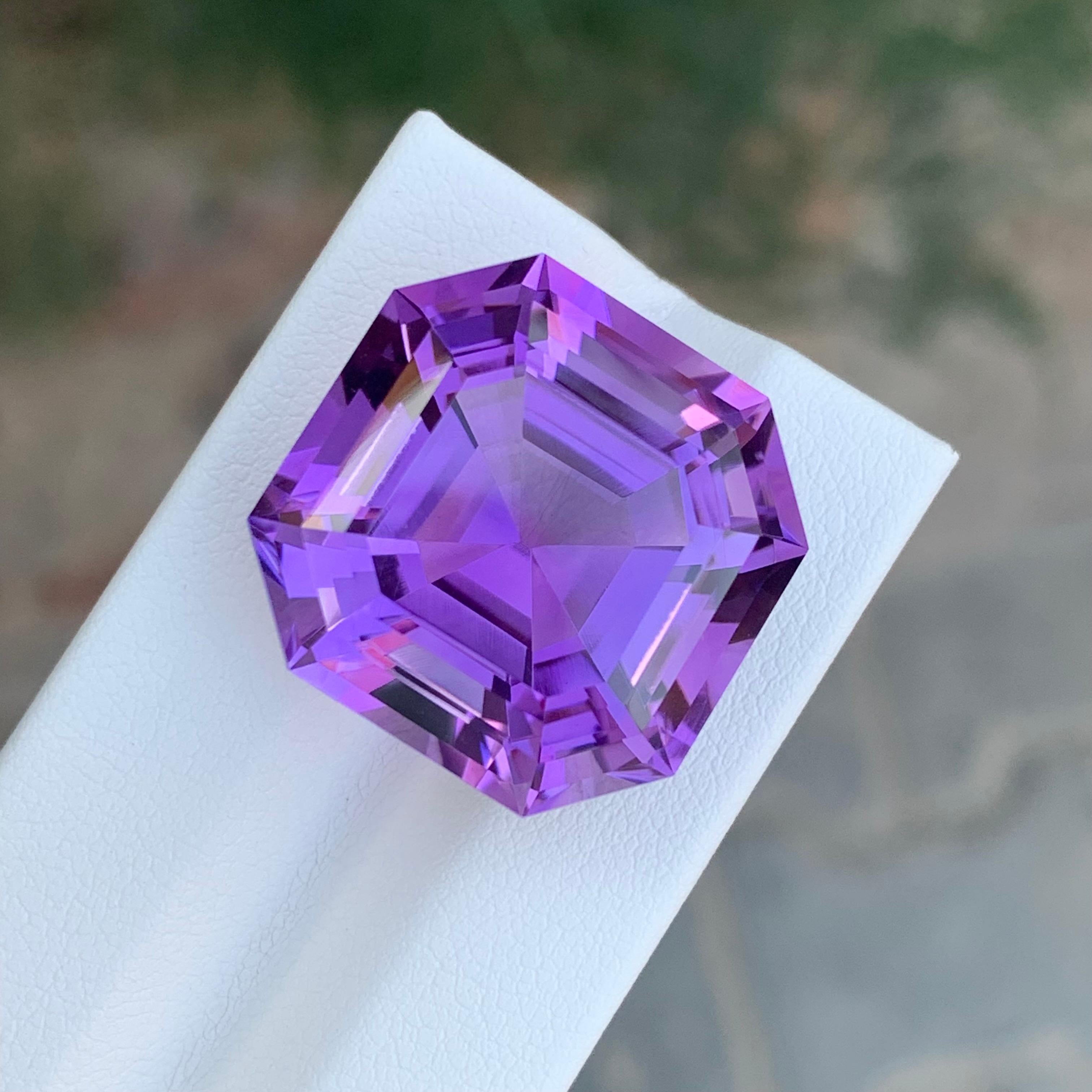 Arts and Crafts 37.15 Carat Natural Loose Amethyst Octagon Shape Gemstone (Améthyste en vrac en forme d'octogone) en vente