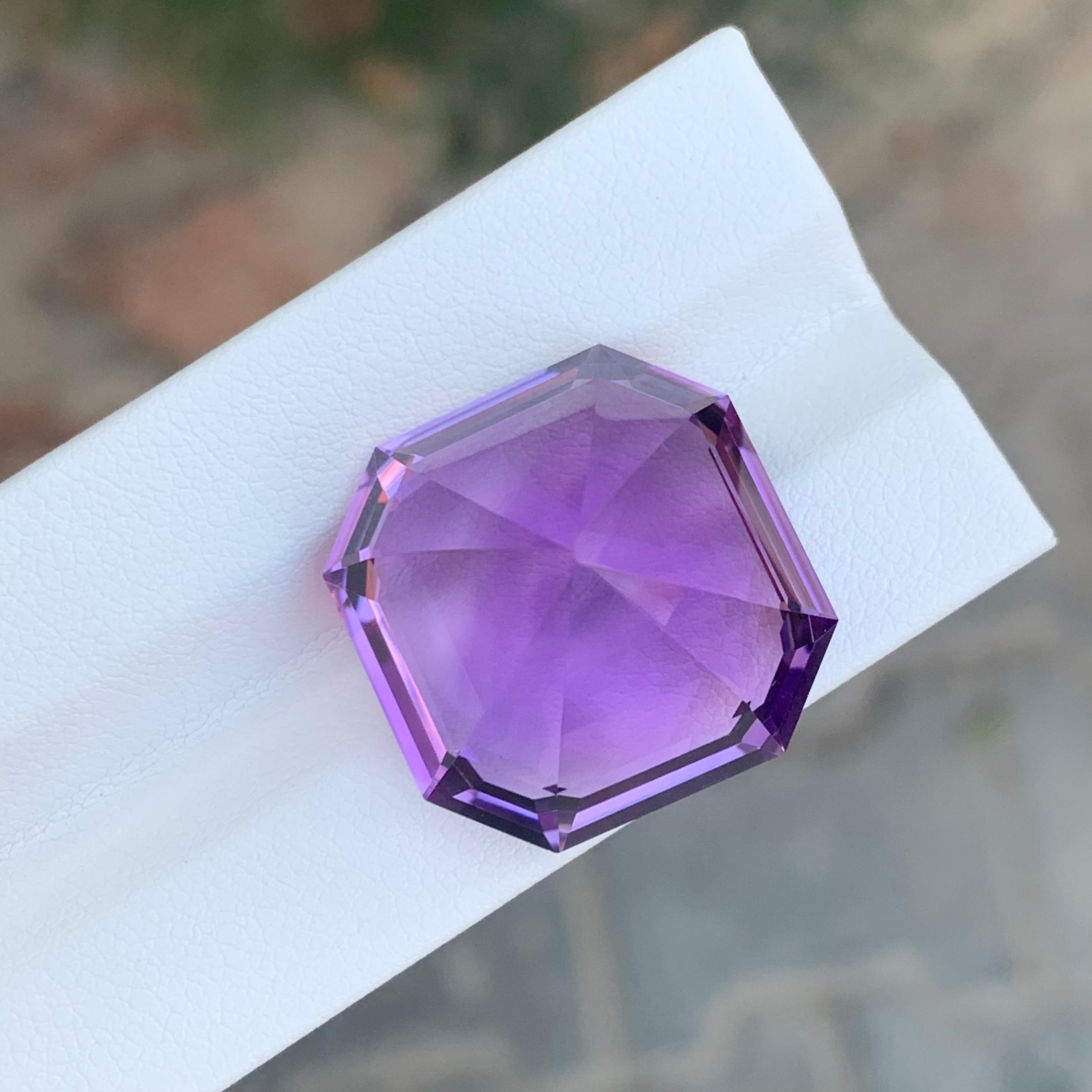 37.15 Carat Natural Loose Amethyst Octagon Shape Gemstone (Améthyste en vrac en forme d'octogone) Unisexe en vente