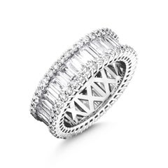 3.71ct. Bague d'éternité en or blanc 14 carats avec diamants baguettes et ronds