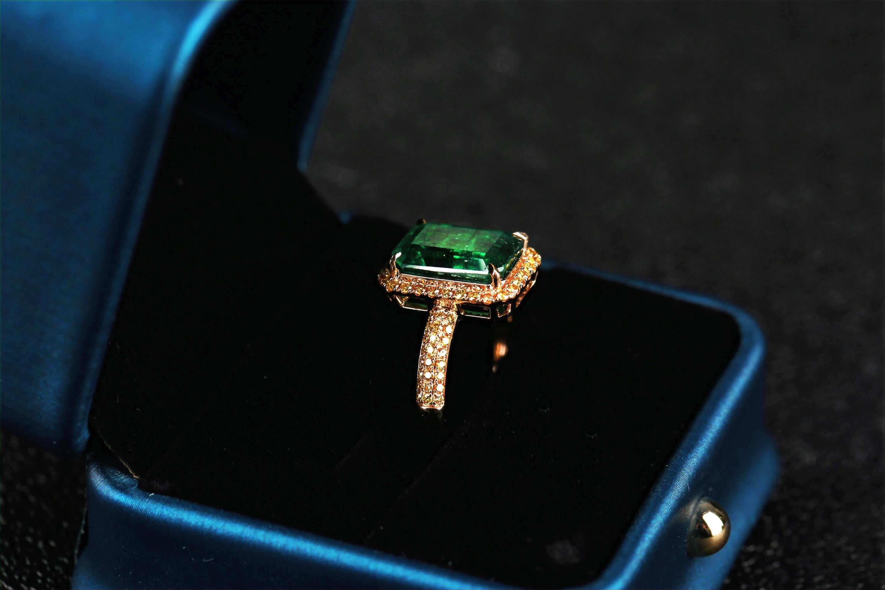 Brilliant Cut Eostre Vivid Green Emerald and Yellow Diamond Ring in 18K Yellow Gold For Sale