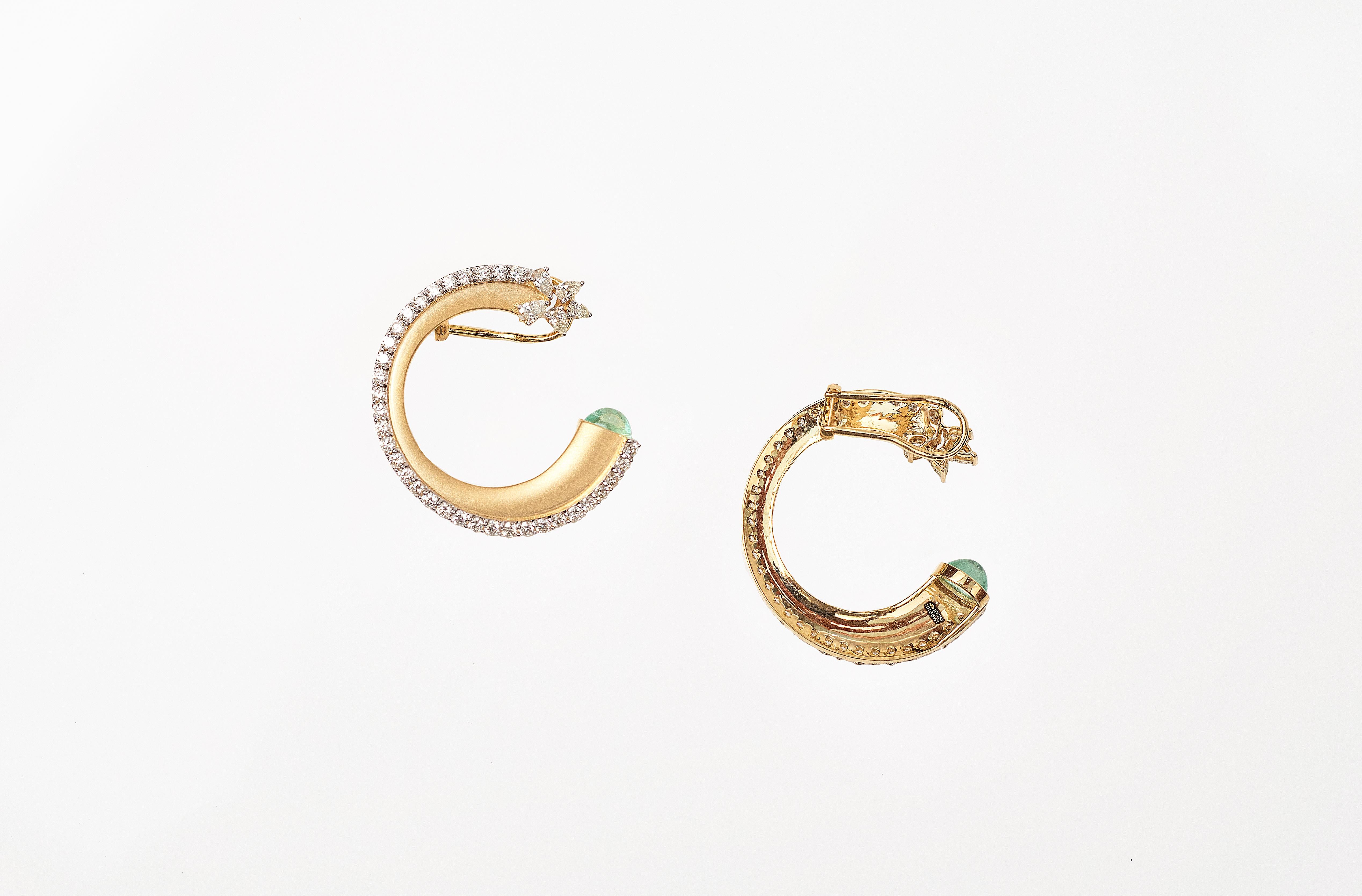 3,71 Karat Diamant und 2,17 Karat natürliche Smaragd-Ohrringe aus 18 Karat Gold (Moderne) im Angebot