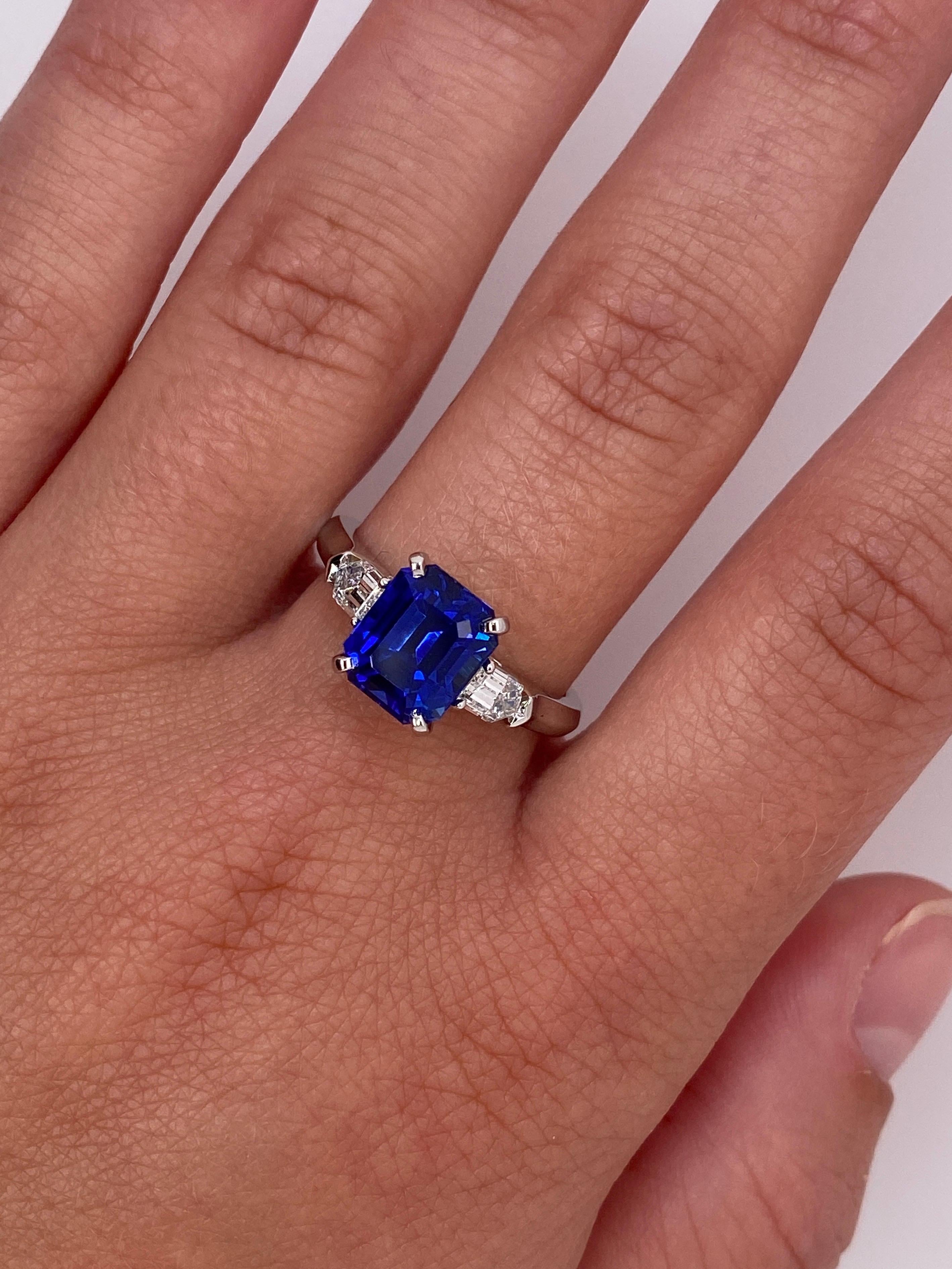 blue sapphire diamond ring