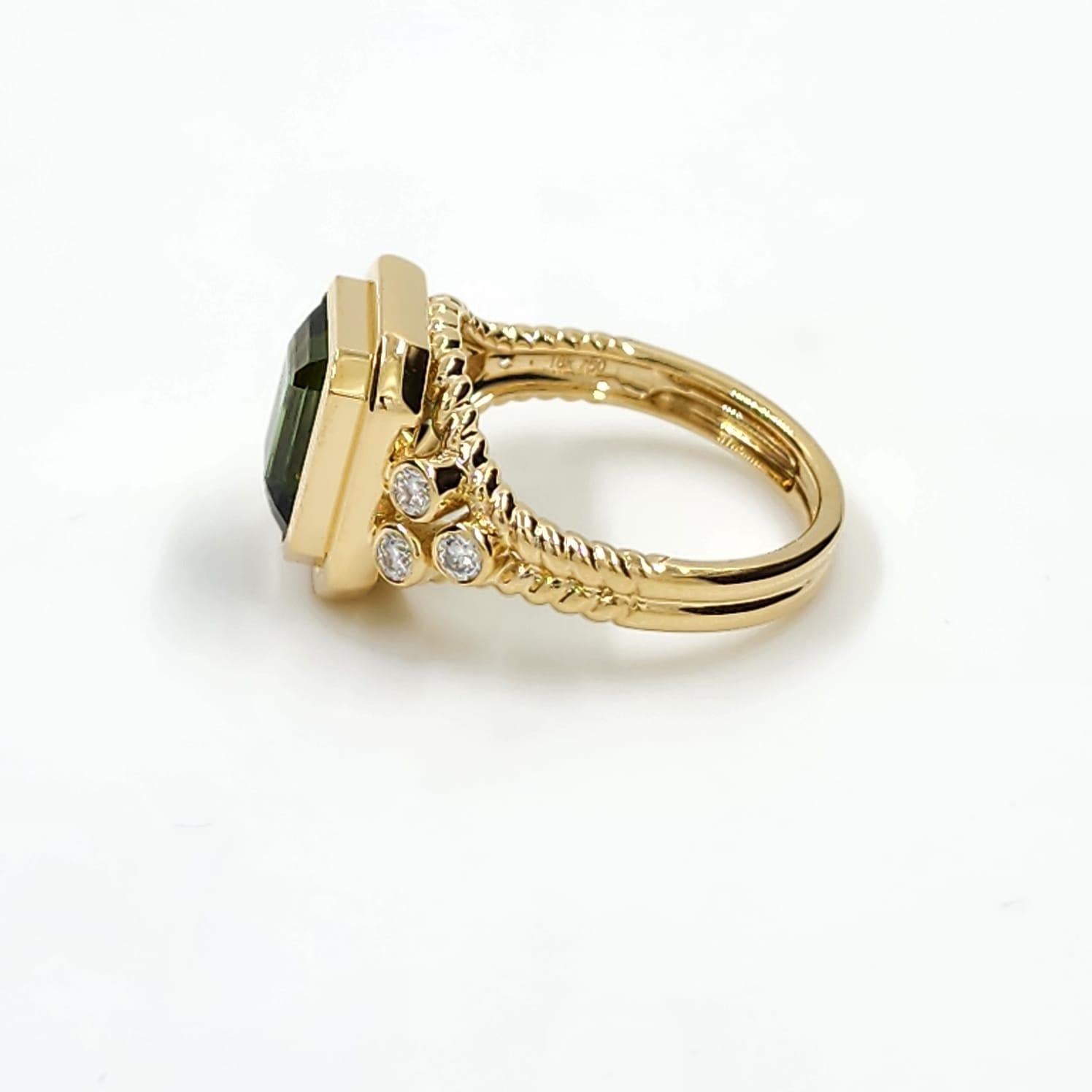 3.72 Carat Green Tourmaline Cocktail Ring in 18K Yellow Gold For Sale 1