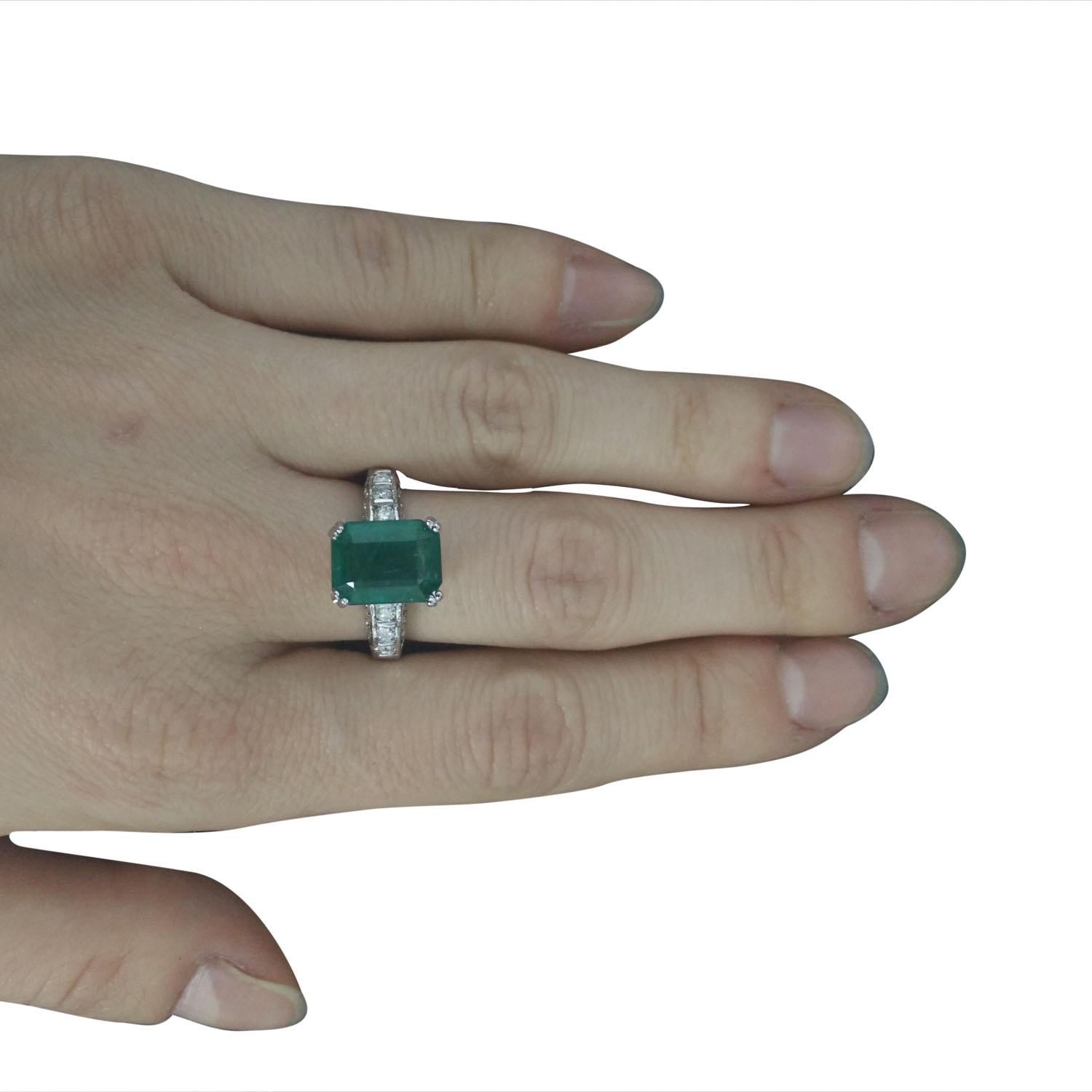 Women's 3.72 Carat Natural Emerald 14 Karat Solid White Gold Diamond Ring For Sale