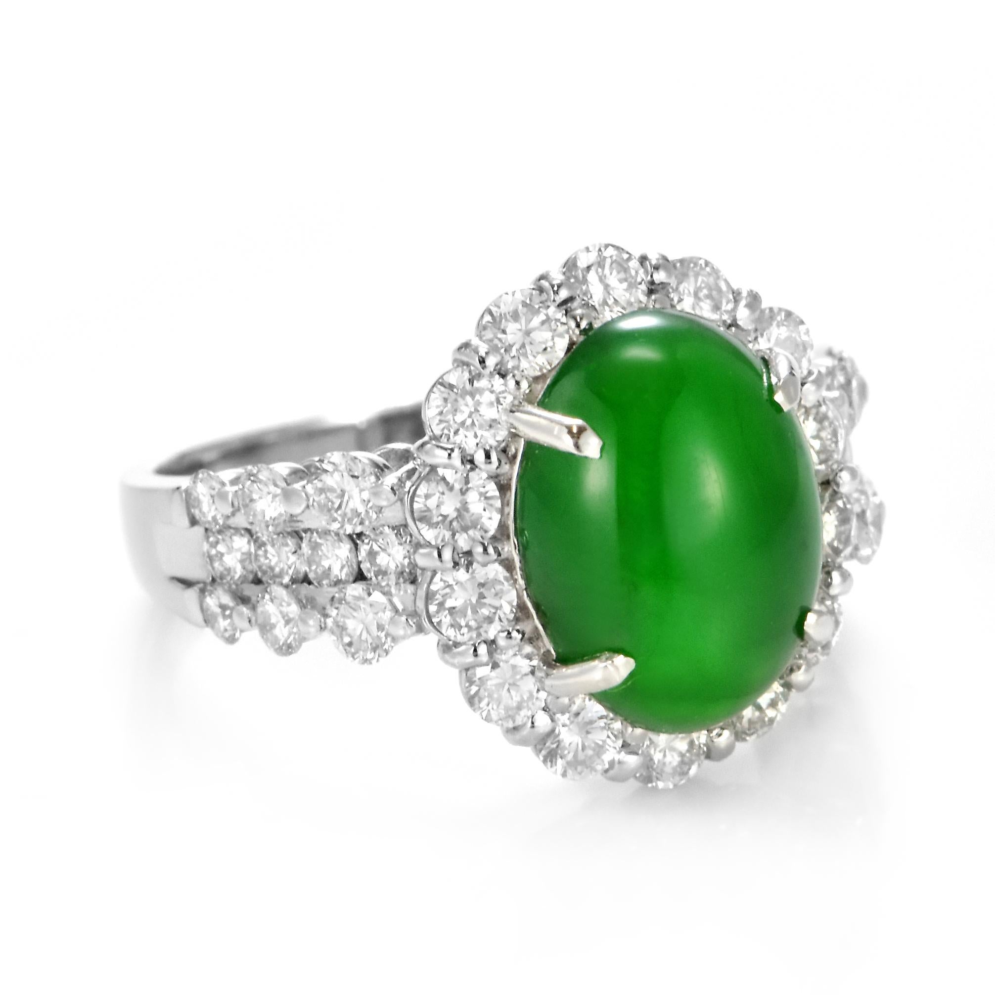 3.72 Carat Natural Type A Jade and Diamond Ring Made in Platinum In New Condition For Sale In Tokyo, JP