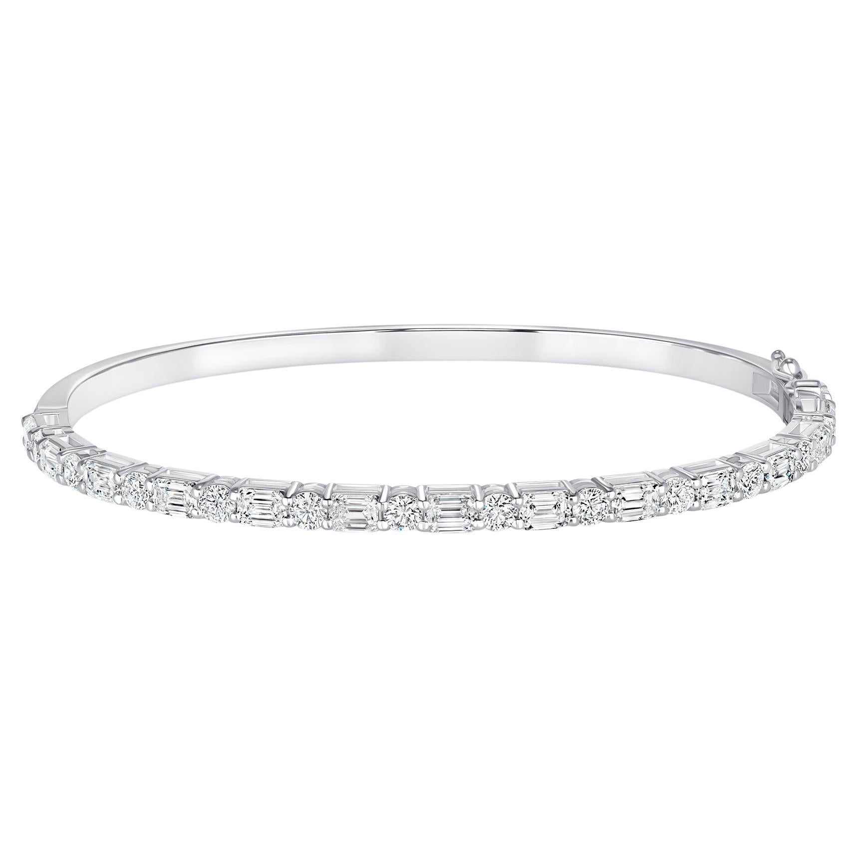 3,63 qt. Alternando  Brazalete de oro blanco de 14 quilates con diamantes redondos y talla esmeralda
