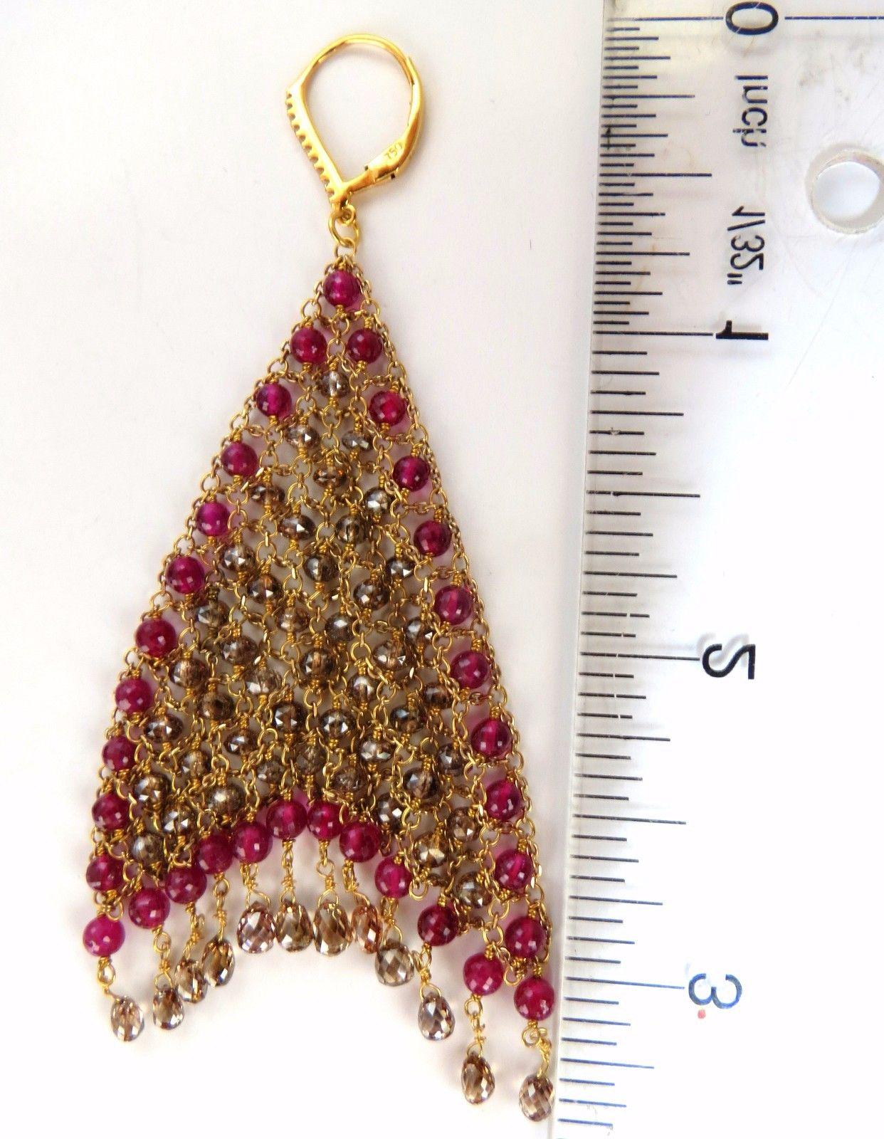 Taille rose Pendants d'oreilles en maille de rideau en or 18 carats avec diamants briolette de couleur naturelle de 37,20 carats en vente