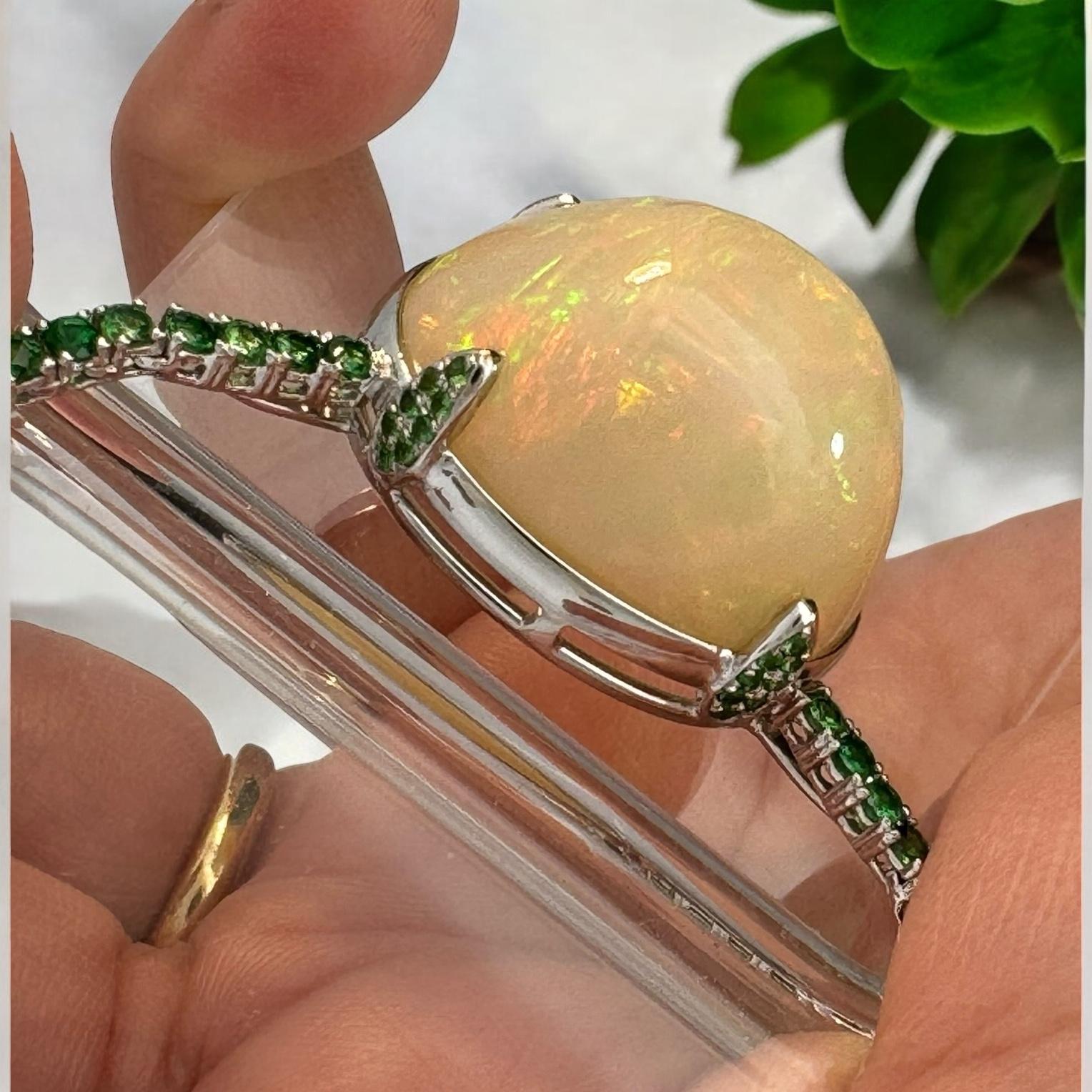 Collana di opale etiope e tsavorite da 37,23 carati in vendita 7
