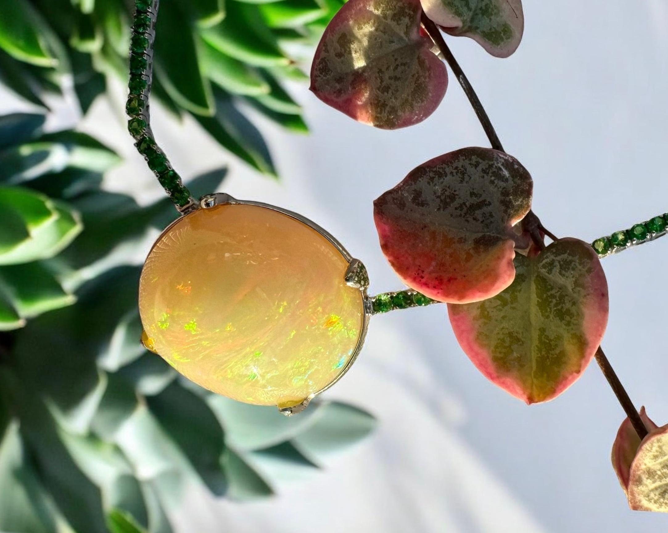 Collana di opale etiope e tsavorite da 37,23 carati In condizioni Nuovo in vendita a COTTESLOE, AU