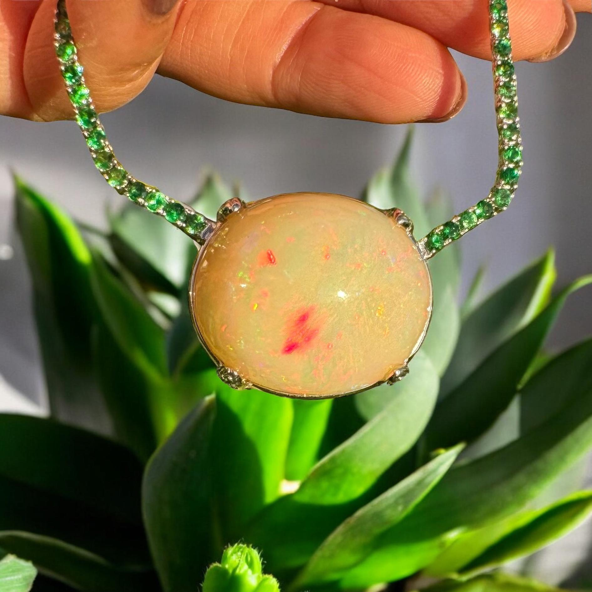 Collana di opale etiope e tsavorite da 37,23 carati in vendita 2