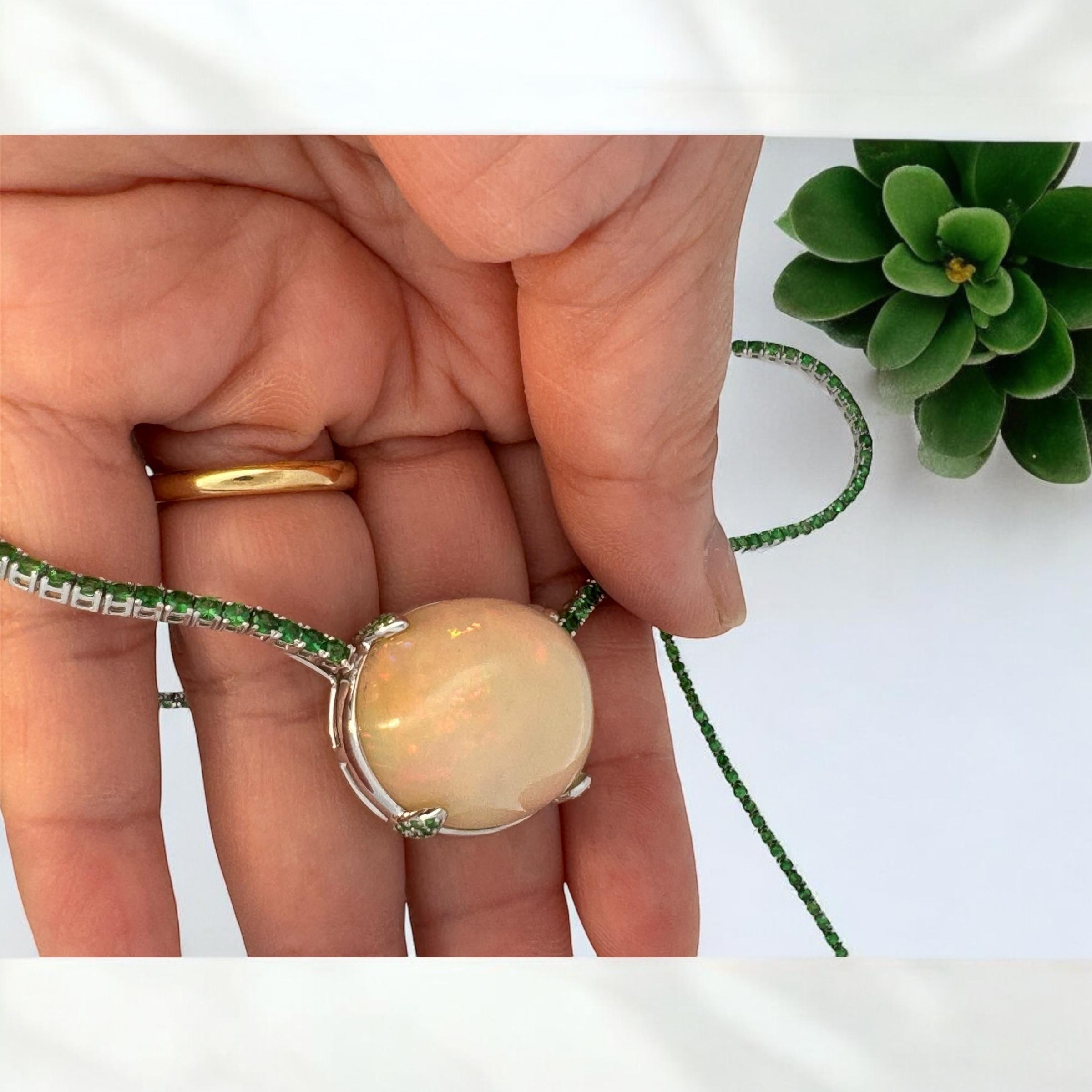 Collana di opale etiope e tsavorite da 37,23 carati in vendita 4