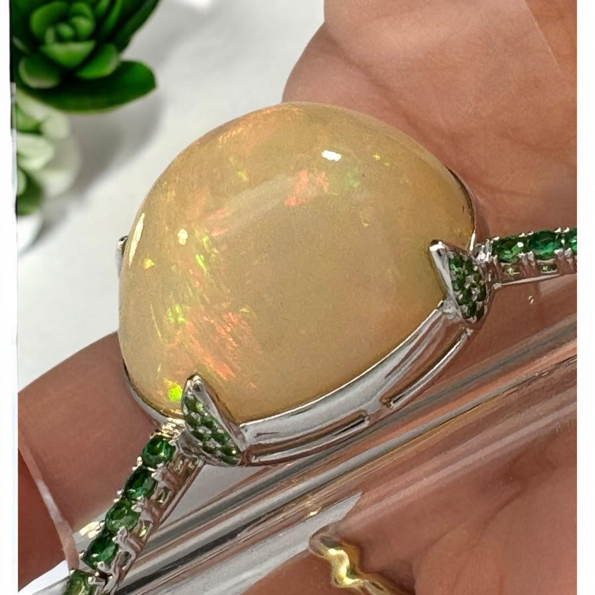Collana di opale etiope e tsavorite da 37,23 carati in vendita 5