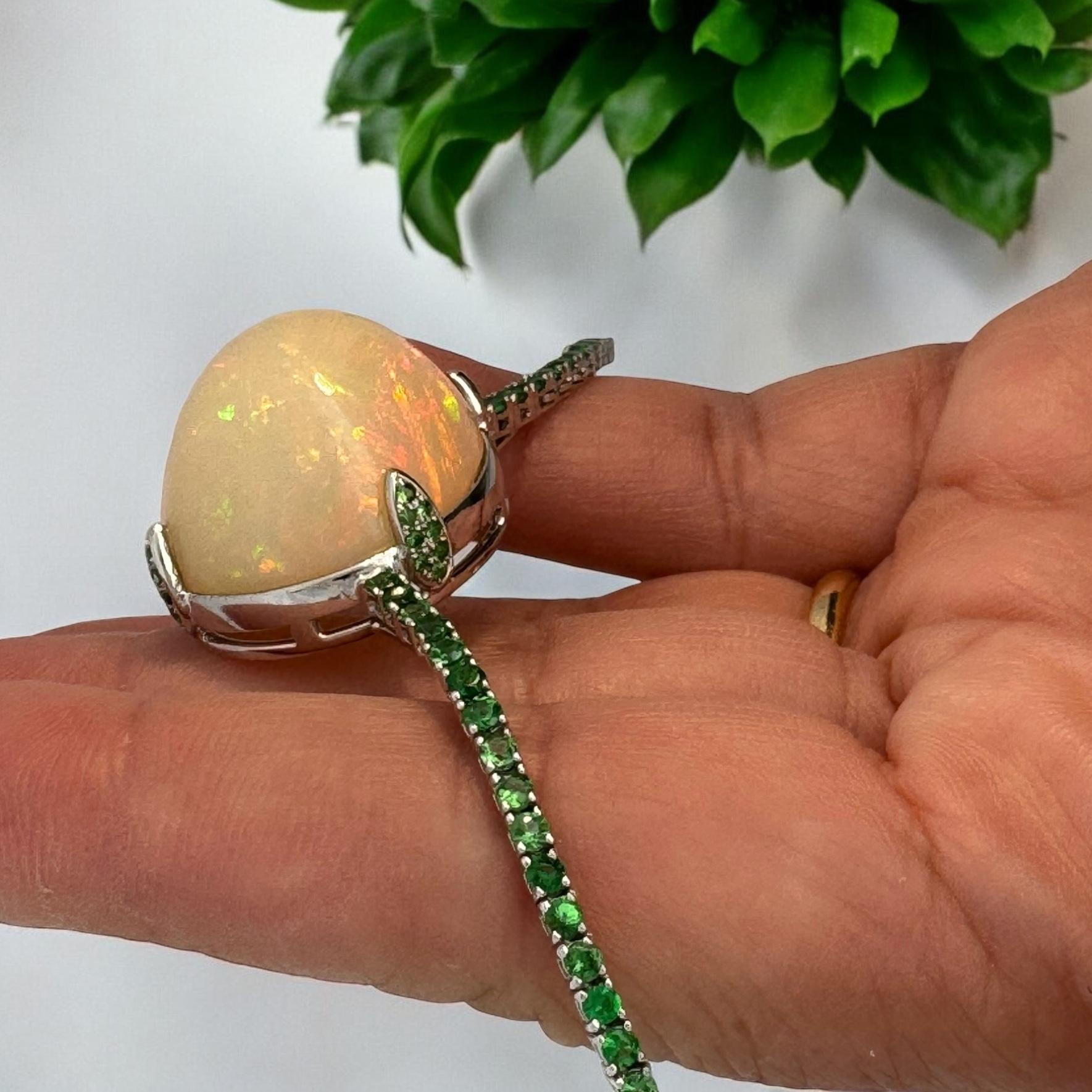 Collana di opale etiope e tsavorite da 37,23 carati in vendita 6