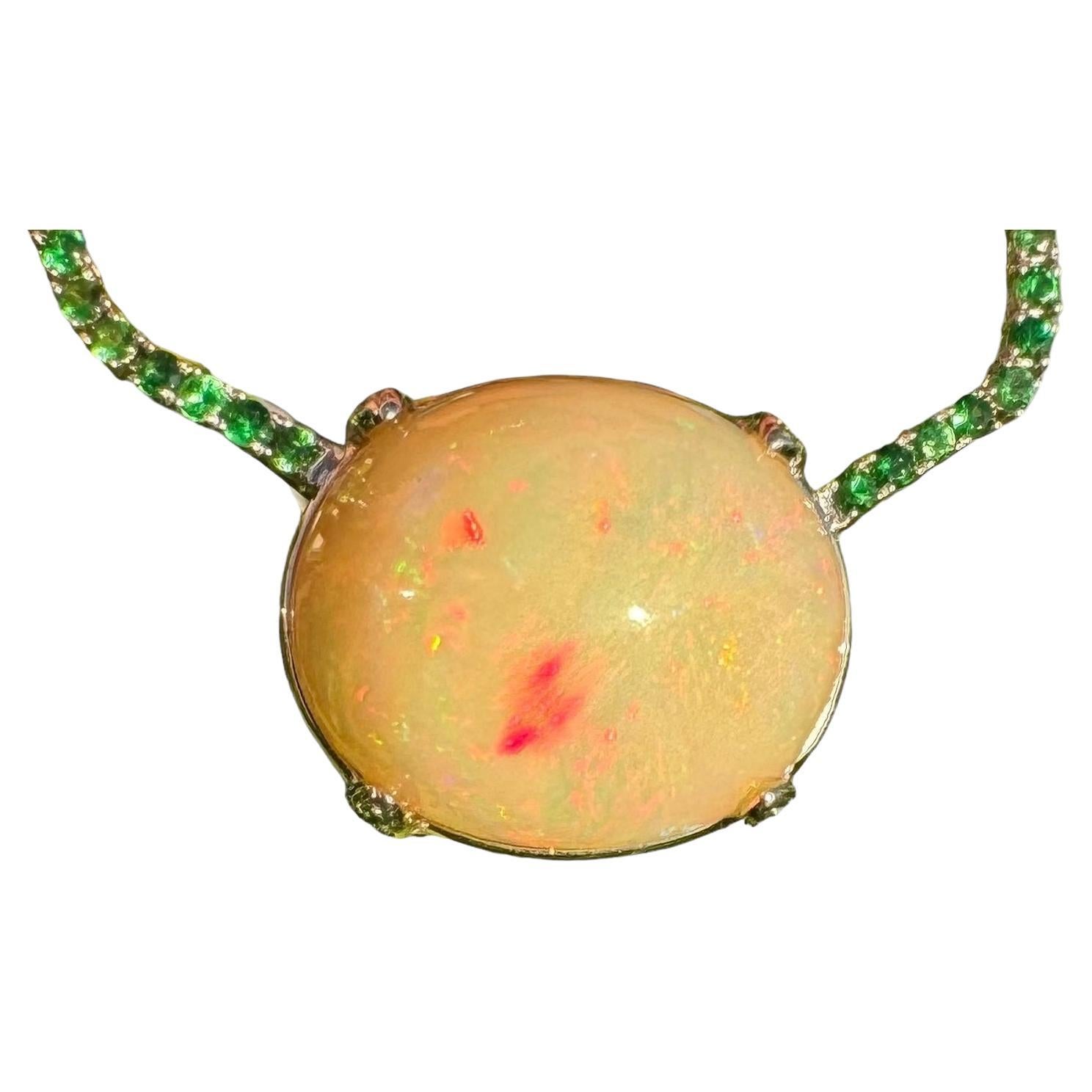 Collana di opale etiope e tsavorite da 37,23 carati in vendita