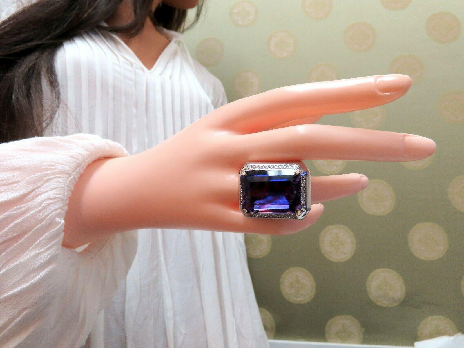 Anillo de diamantes amatista natural de 37,23 quilates Cóctel de 18 quilates en Nuevo estado para la venta en New York, NY