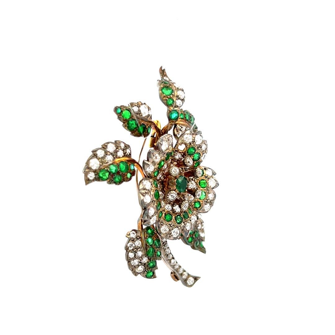 3,72ct Old European Cut Diamant & 2,45ct Smaragd Brosche in 18K Weißgold/Silber im Angebot 1