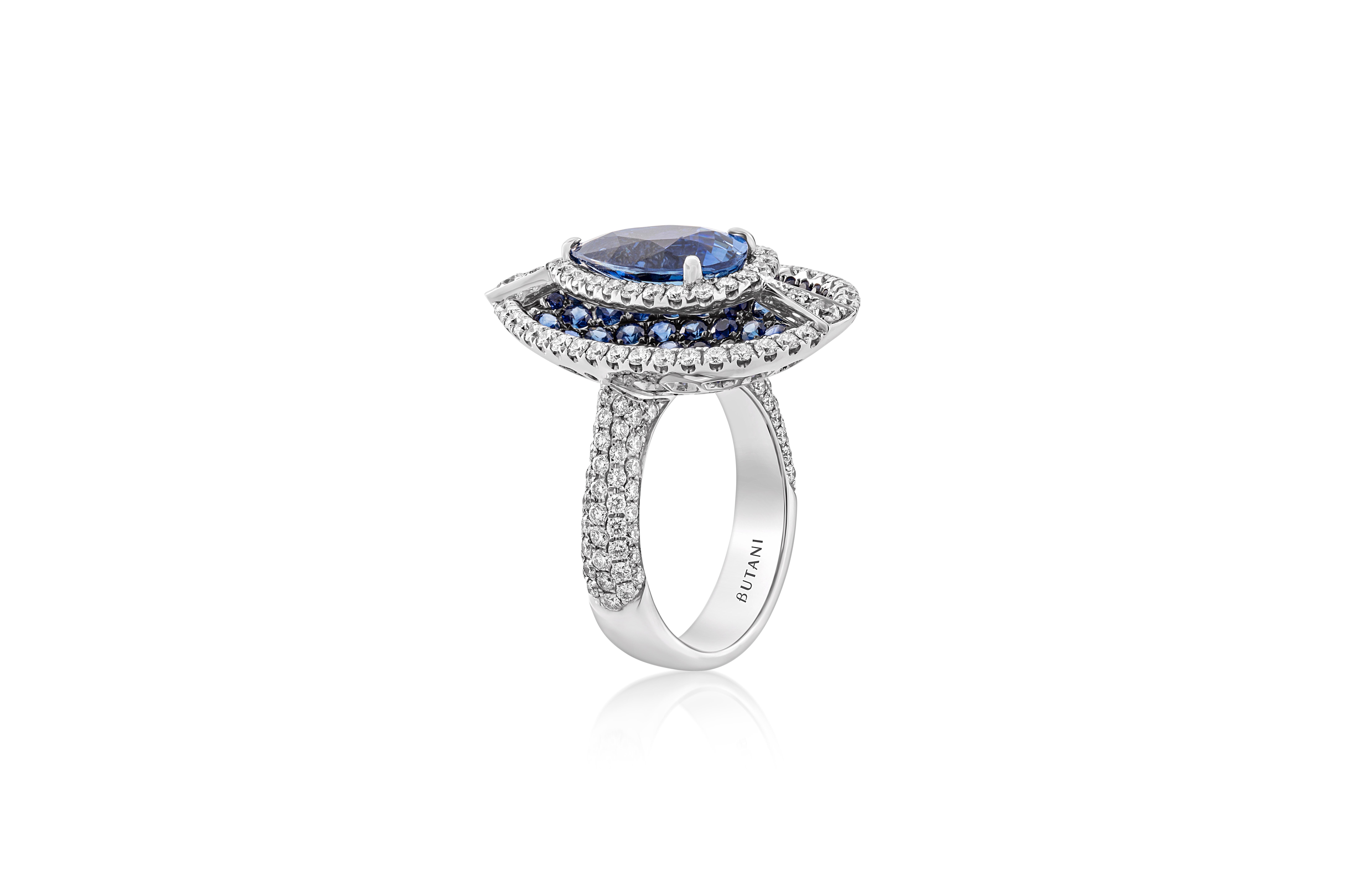 Contemporary 3.73 Carat Blue Pear Sapphire 18 Karat White Gold Diamond Ring For Sale