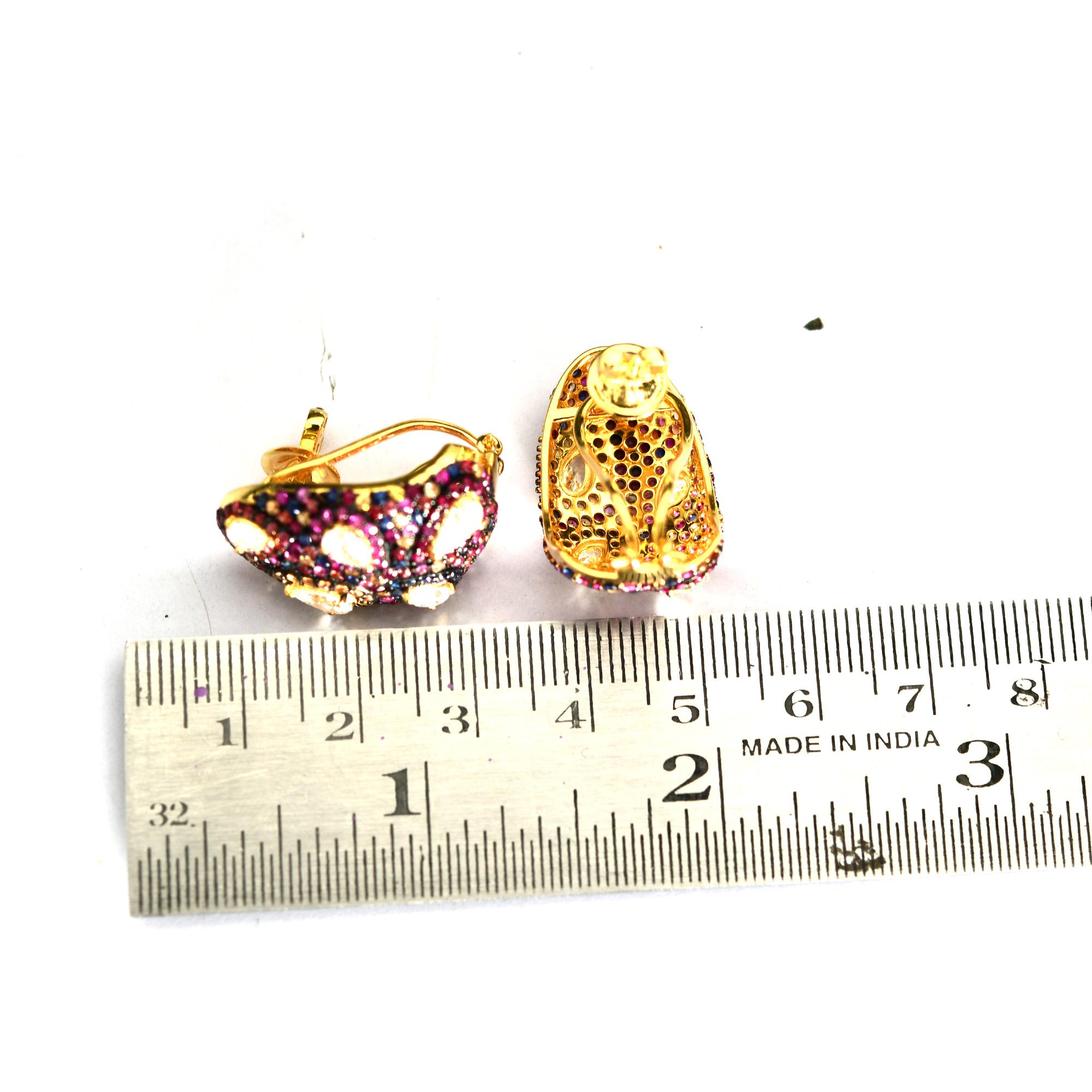 Donna Orecchini con rubino multi zaffiro da 3,73 carati e diamante da 2,01 carati in oro giallo 18 carati in vendita