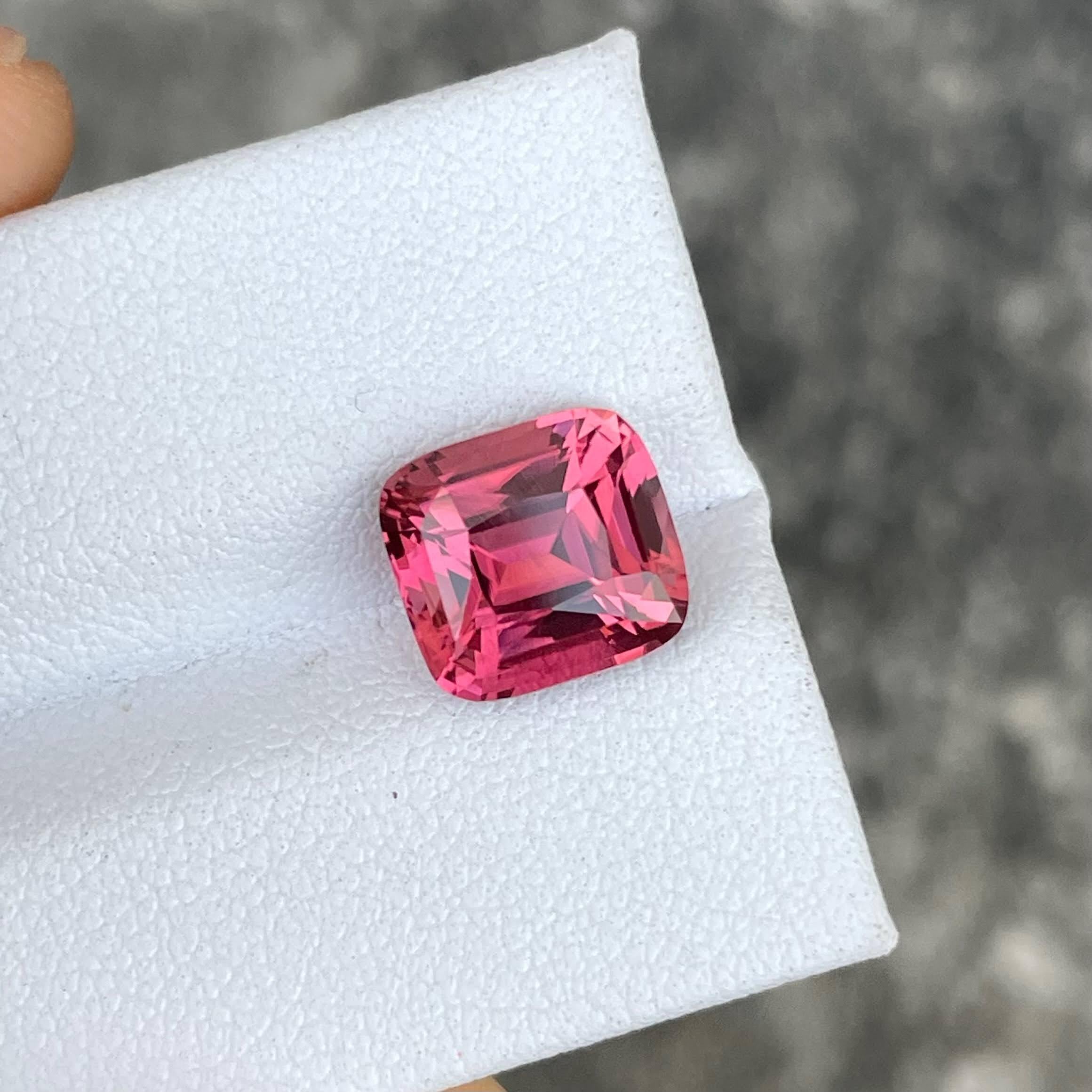 Moderno 3.73 carats Bubblegum Pink Tourmaline Cushion Cut Afghan Gemstone in vendita